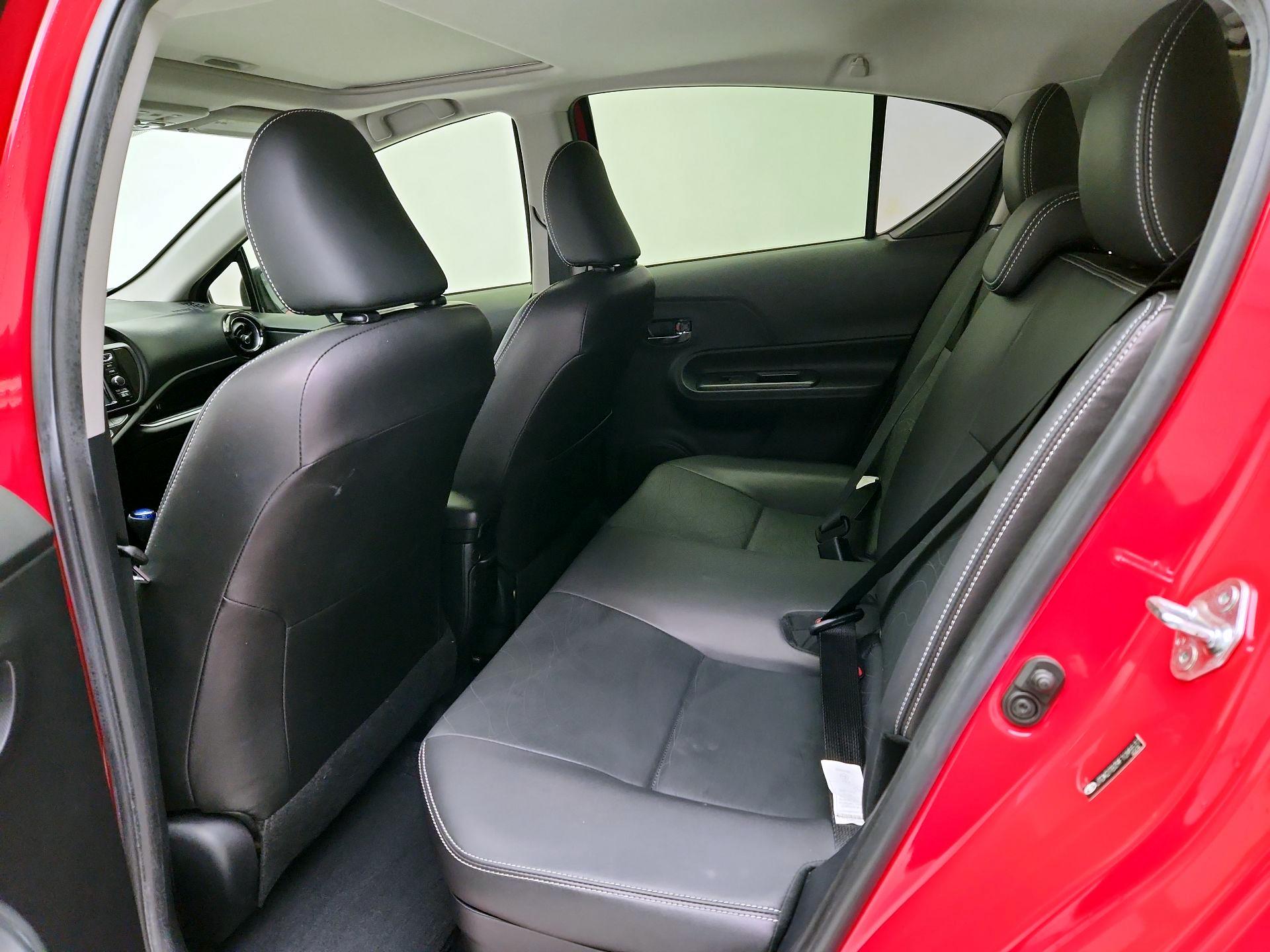 Thumbnail: 2015 Toyota Prius c - 20
