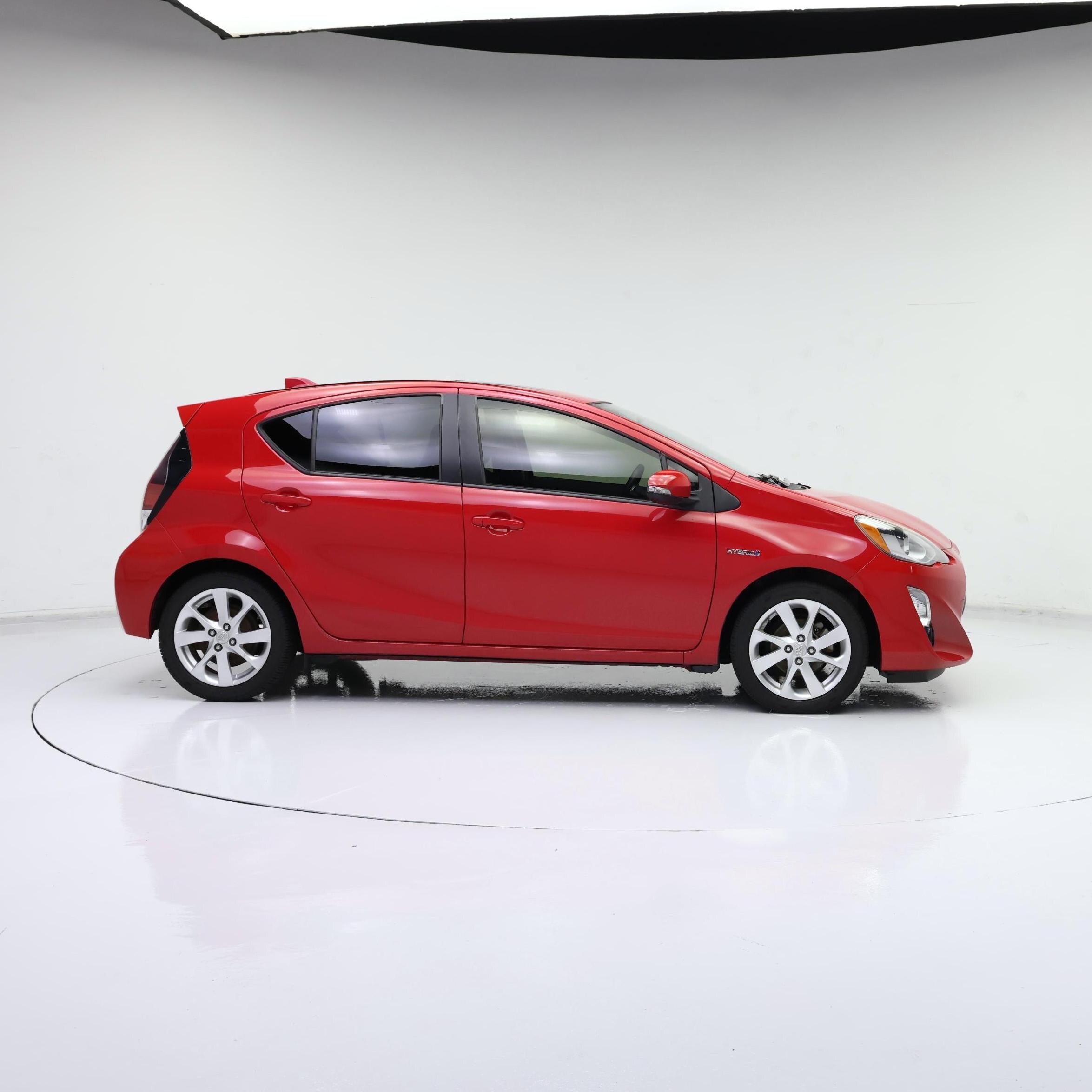 Thumbnail: 2015 Toyota Prius c - 7