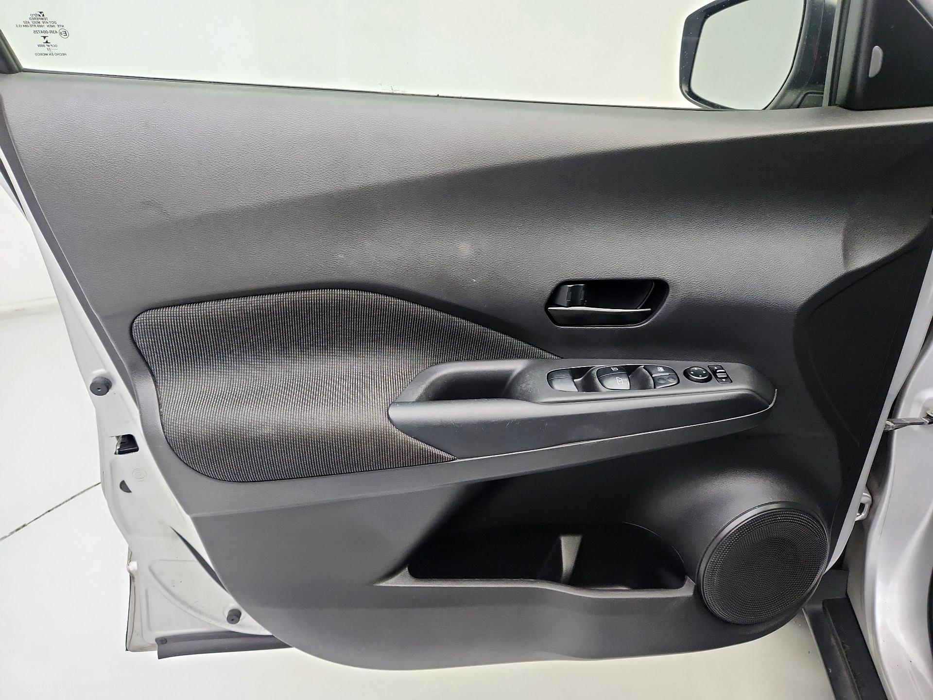 Thumbnail: 2020 Nissan Kicks - 12