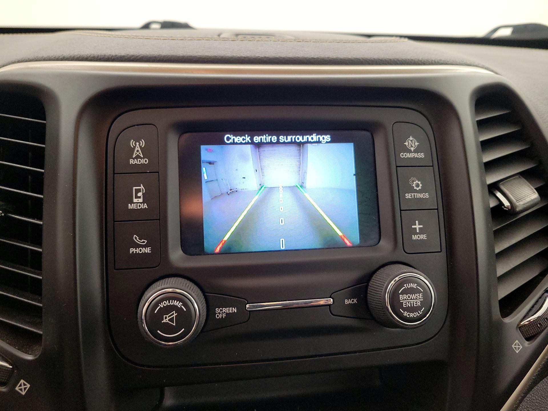 Thumbnail: 2016 Jeep Cherokee - 14