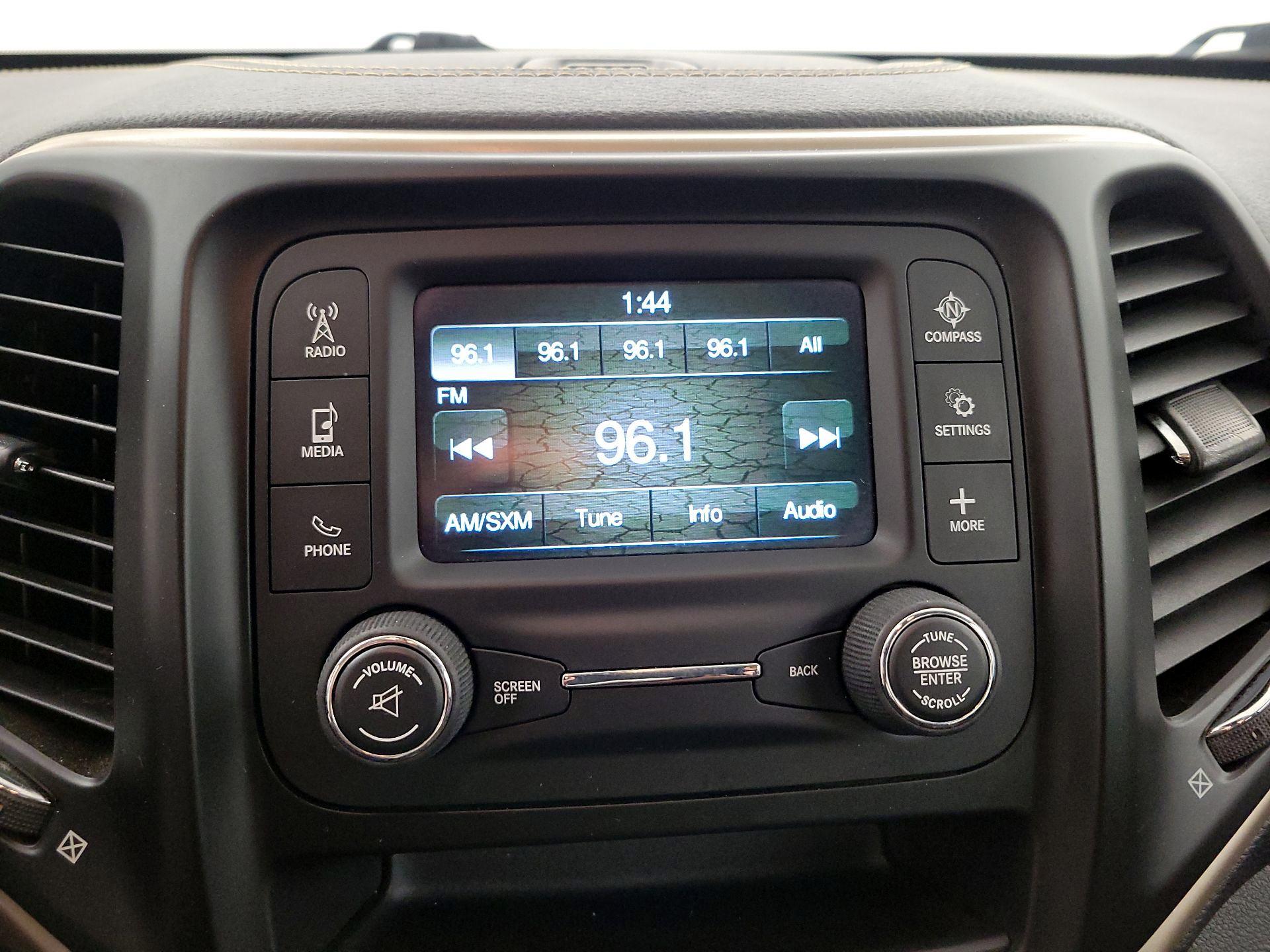 Thumbnail: 2016 Jeep Cherokee - 15