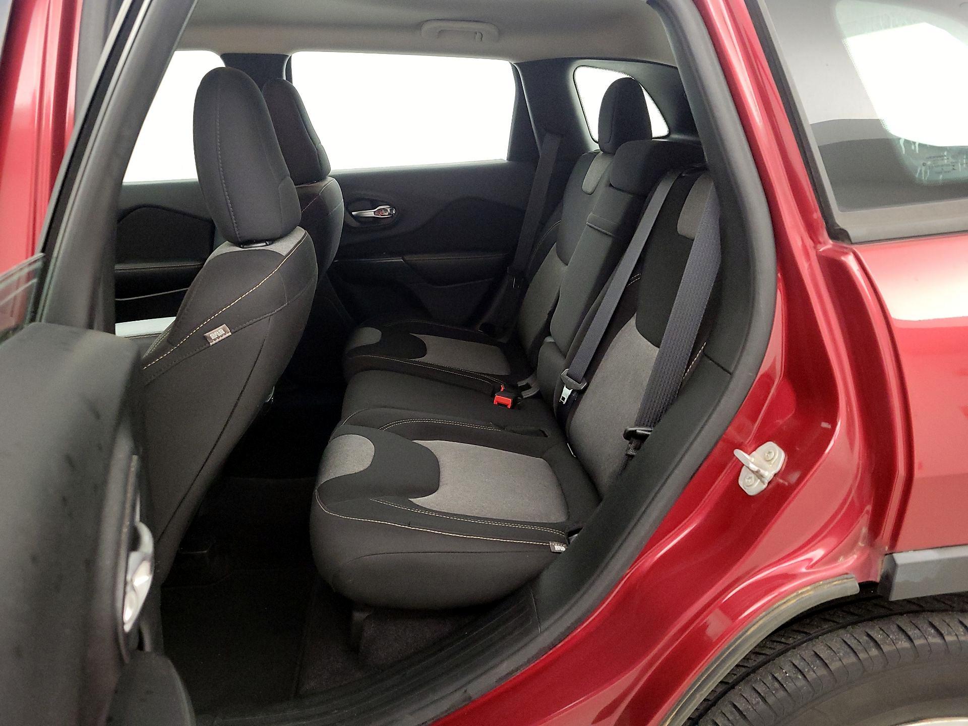 Thumbnail: 2016 Jeep Cherokee - 19