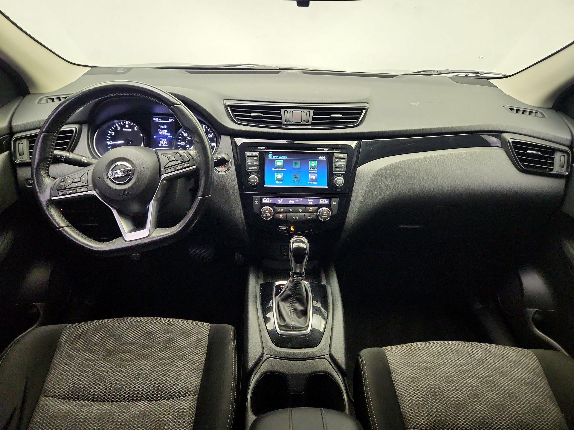 Thumbnail: 2017 Nissan Rogue Sport - 9