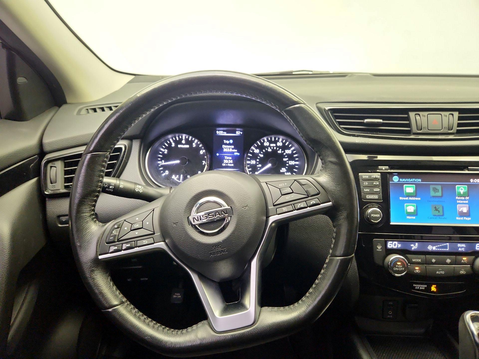 Thumbnail: 2017 Nissan Rogue Sport - 10