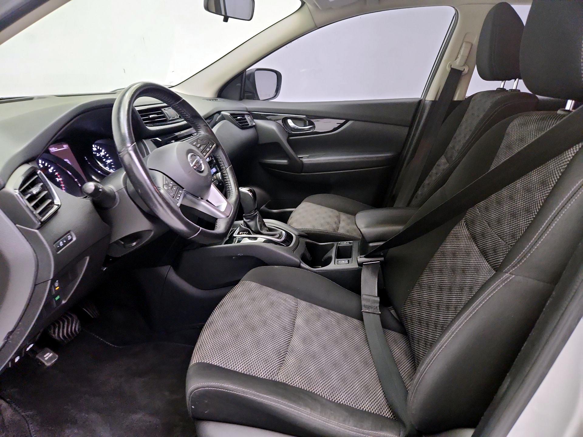 Thumbnail: 2017 Nissan Rogue Sport - 11