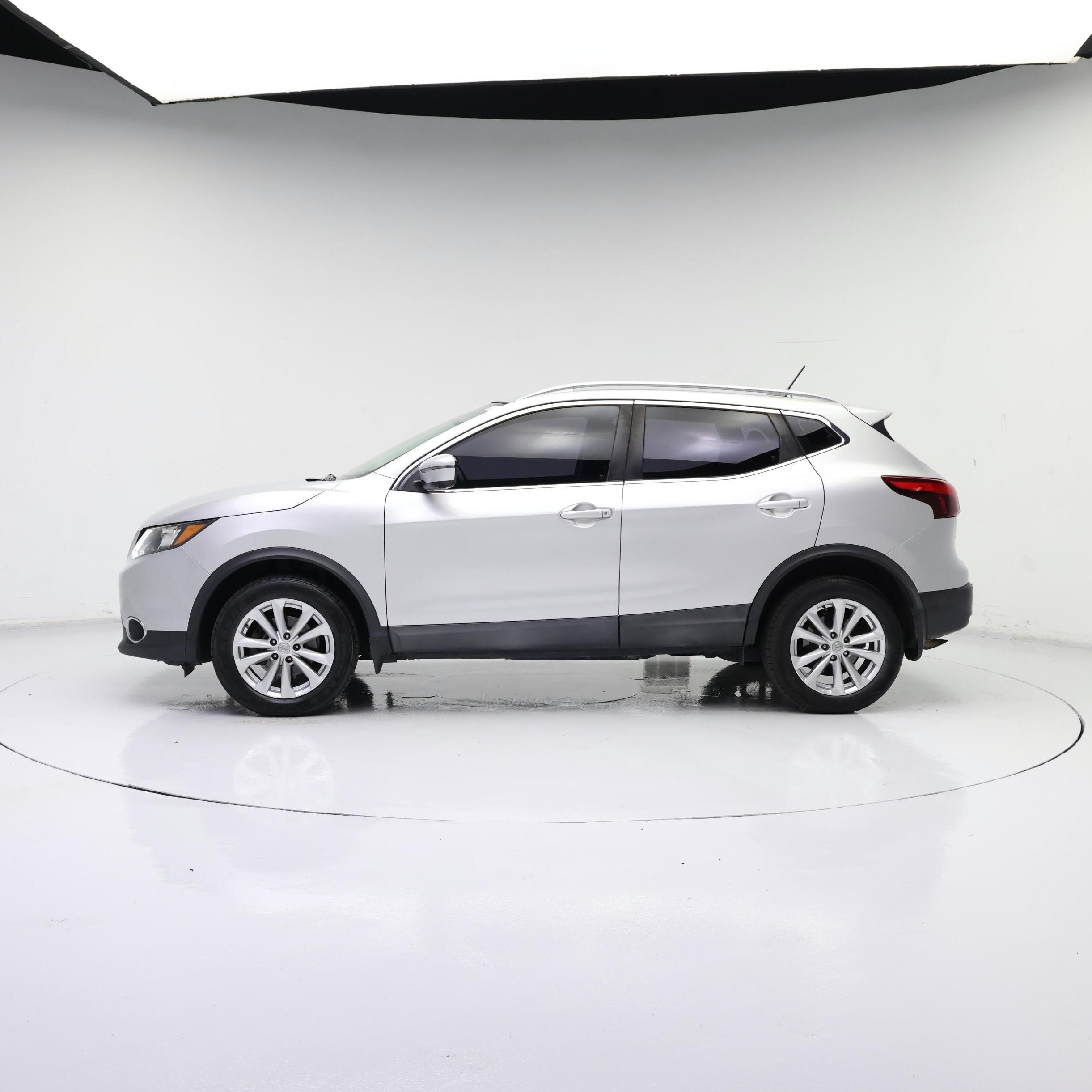 Thumbnail: 2017 Nissan Rogue Sport - 3