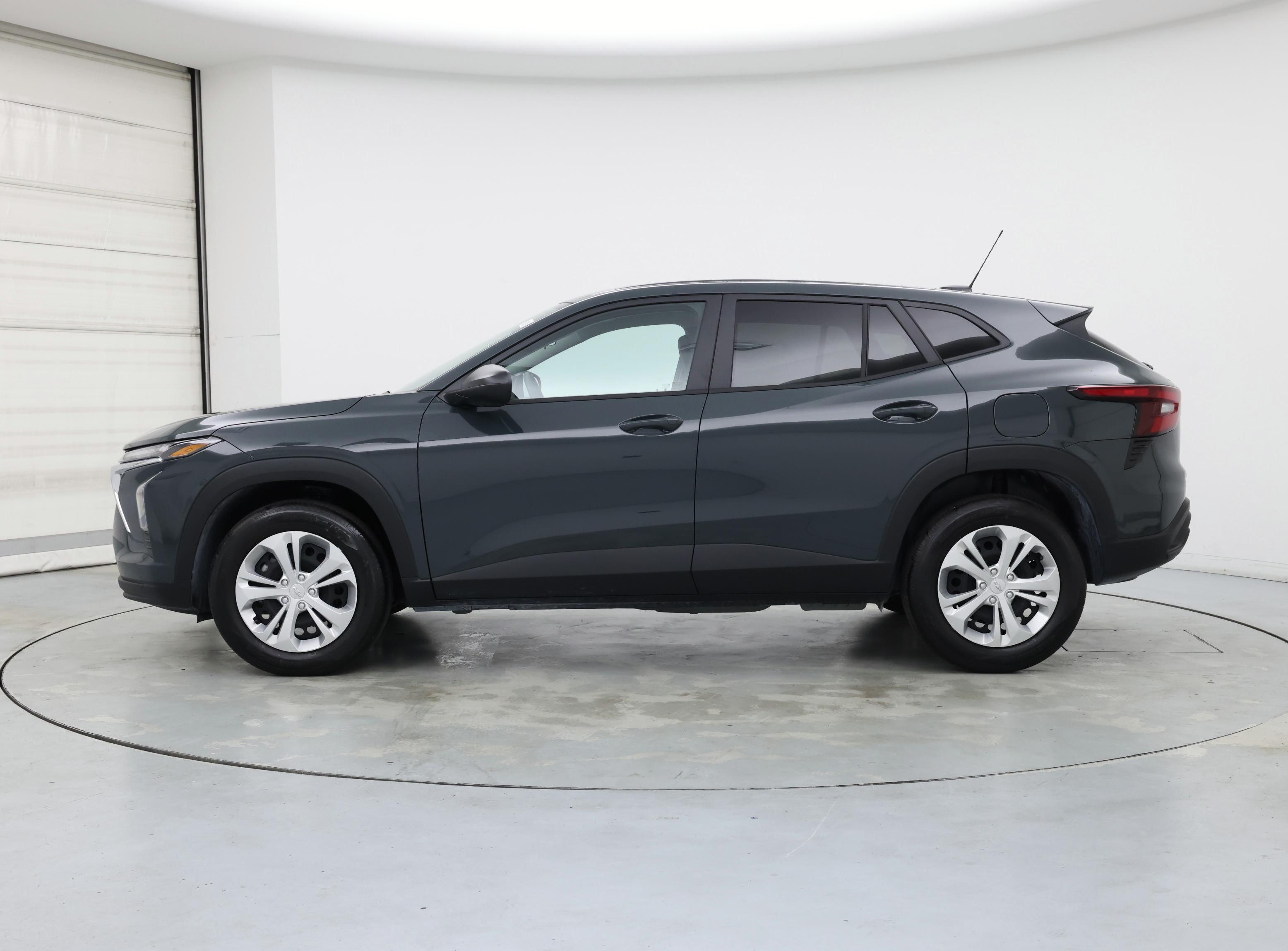 Thumbnail: 2025 Chevrolet Trax - 3