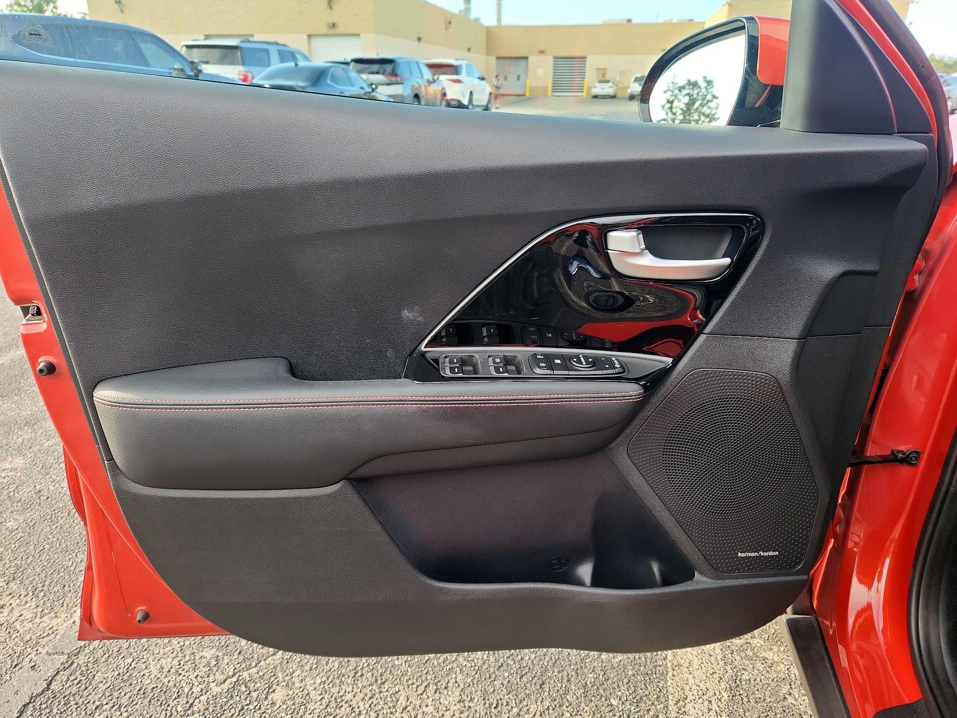 Thumbnail: 2021 Kia Niro - 10