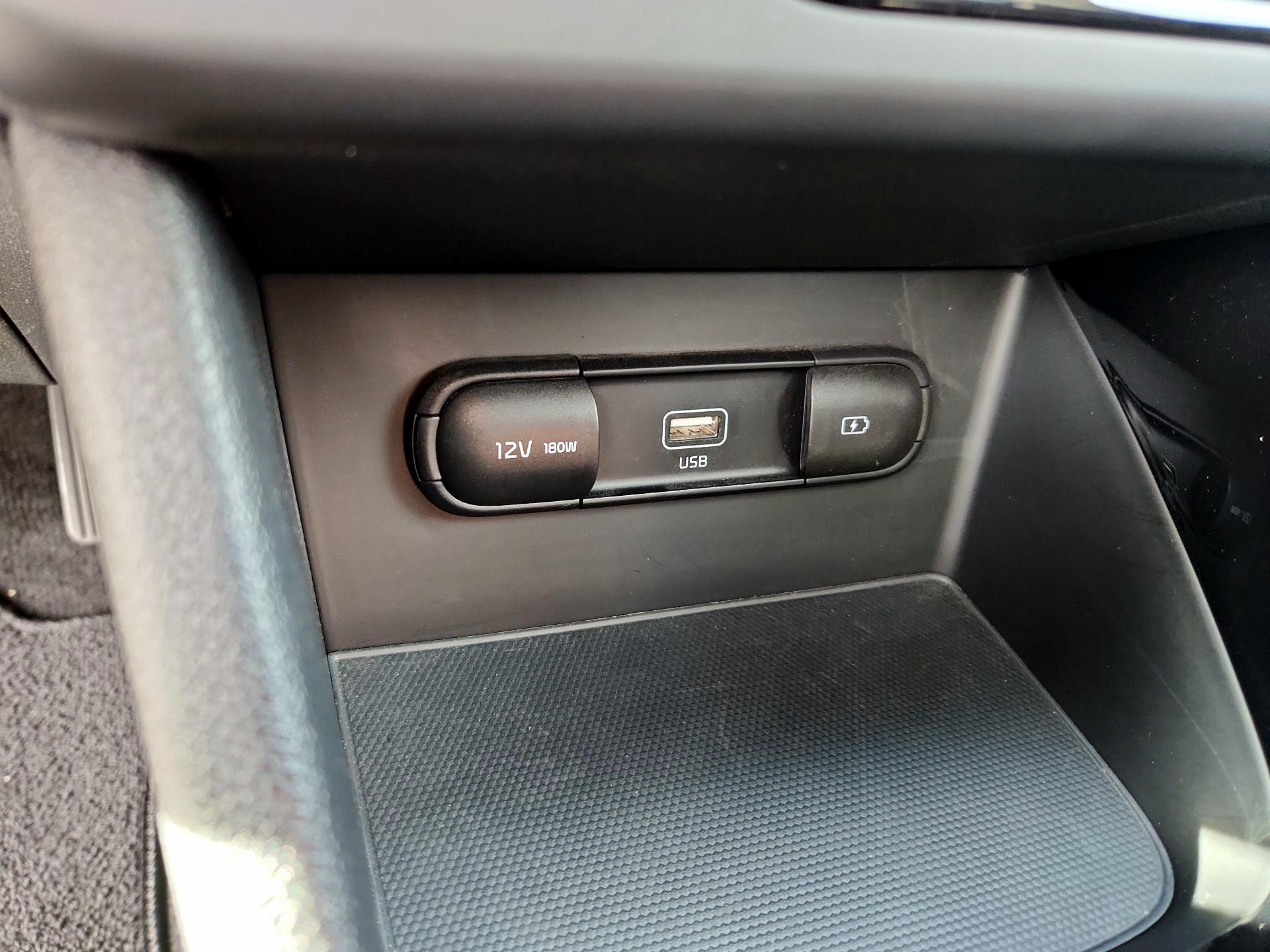 Thumbnail: 2021 Kia Niro - 17