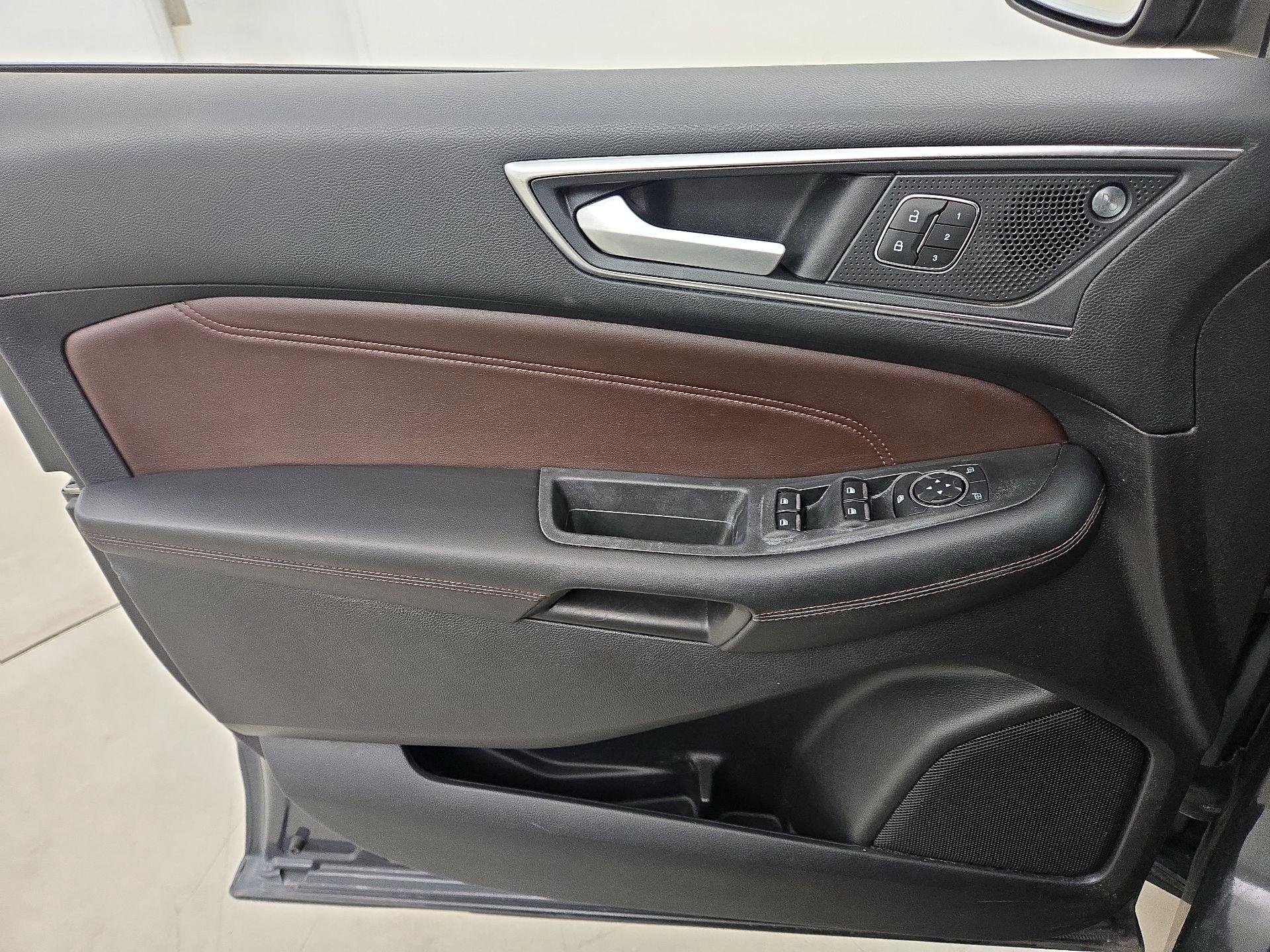 Thumbnail: 2021 Ford Edge - 12