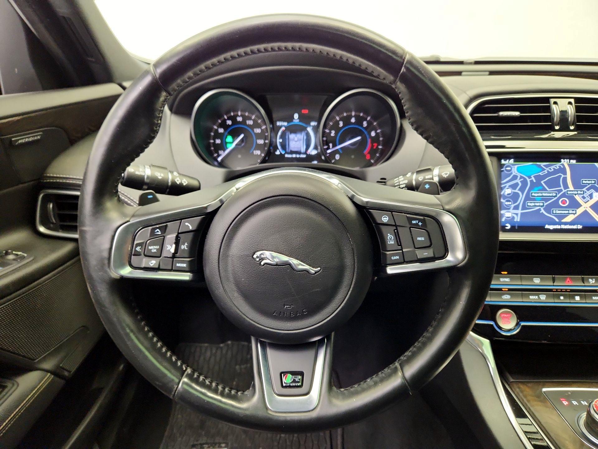 Thumbnail: 2017 Jaguar XE - 10