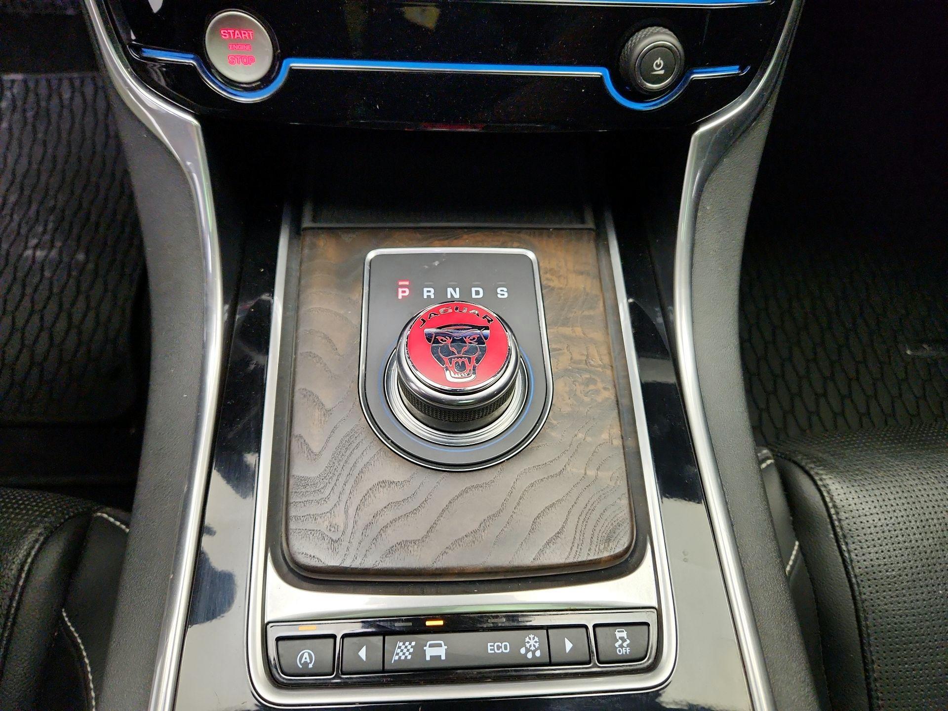 Thumbnail: 2017 Jaguar XE - 18