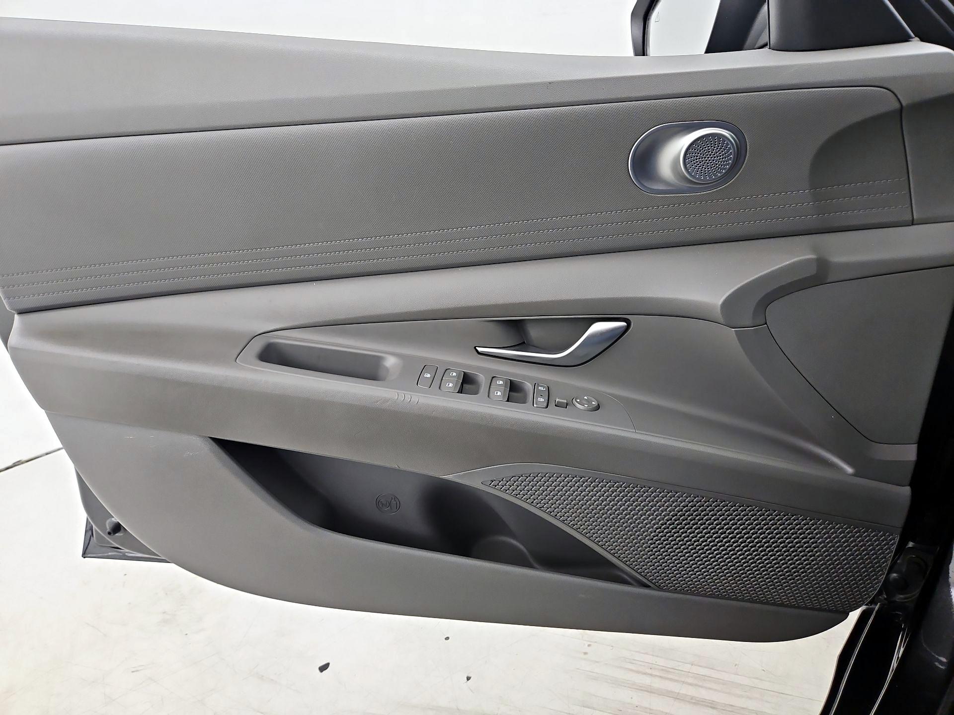 Thumbnail: 2022 Hyundai Elantra - 12
