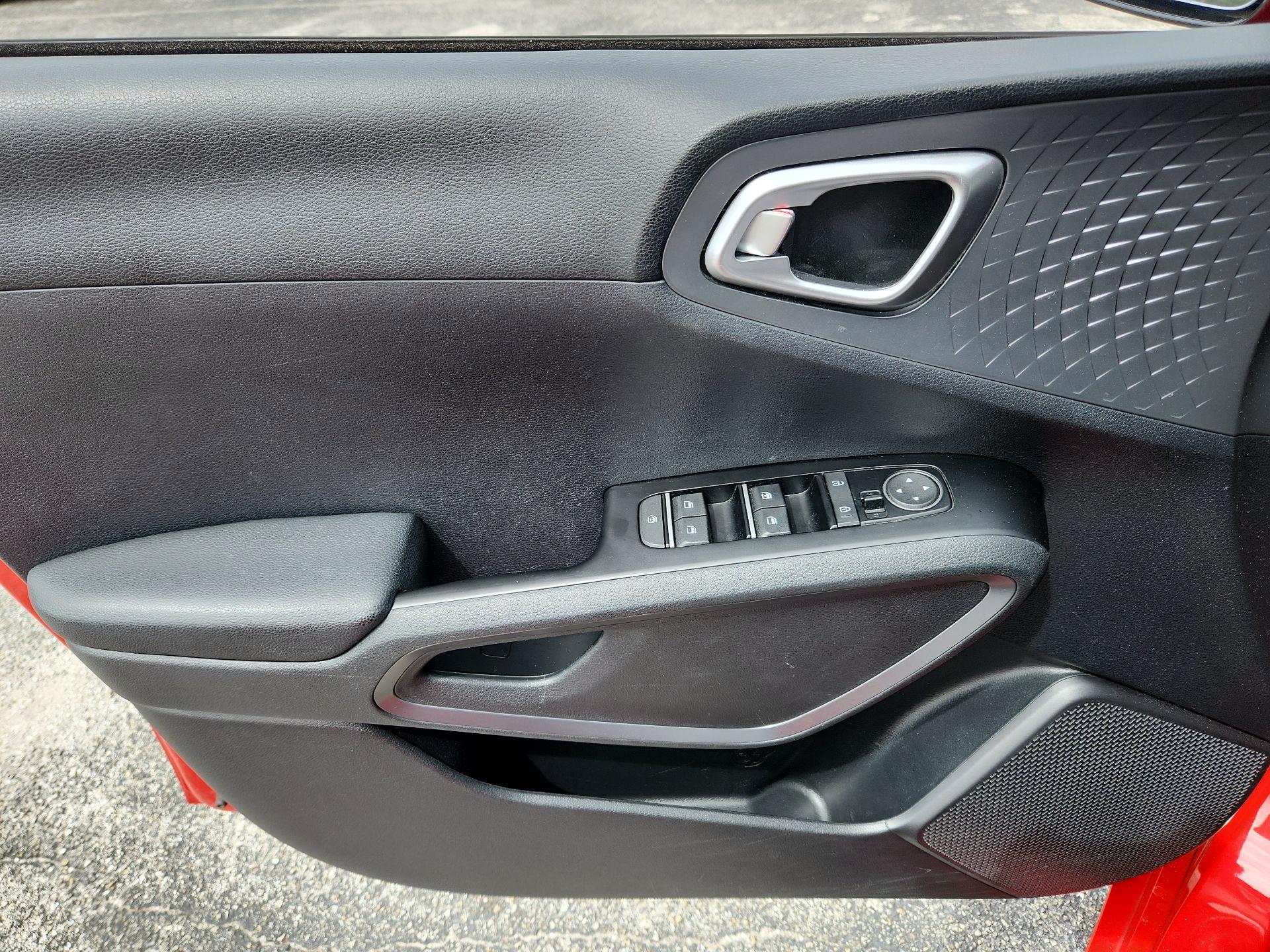 Thumbnail: 2020 Kia Soul - 10