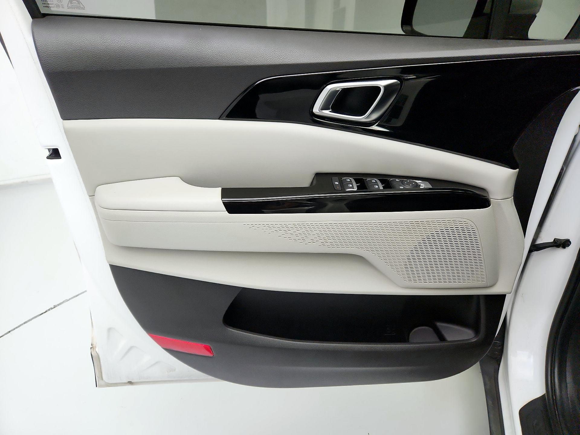 Thumbnail: 2022 Kia Carnival - 12