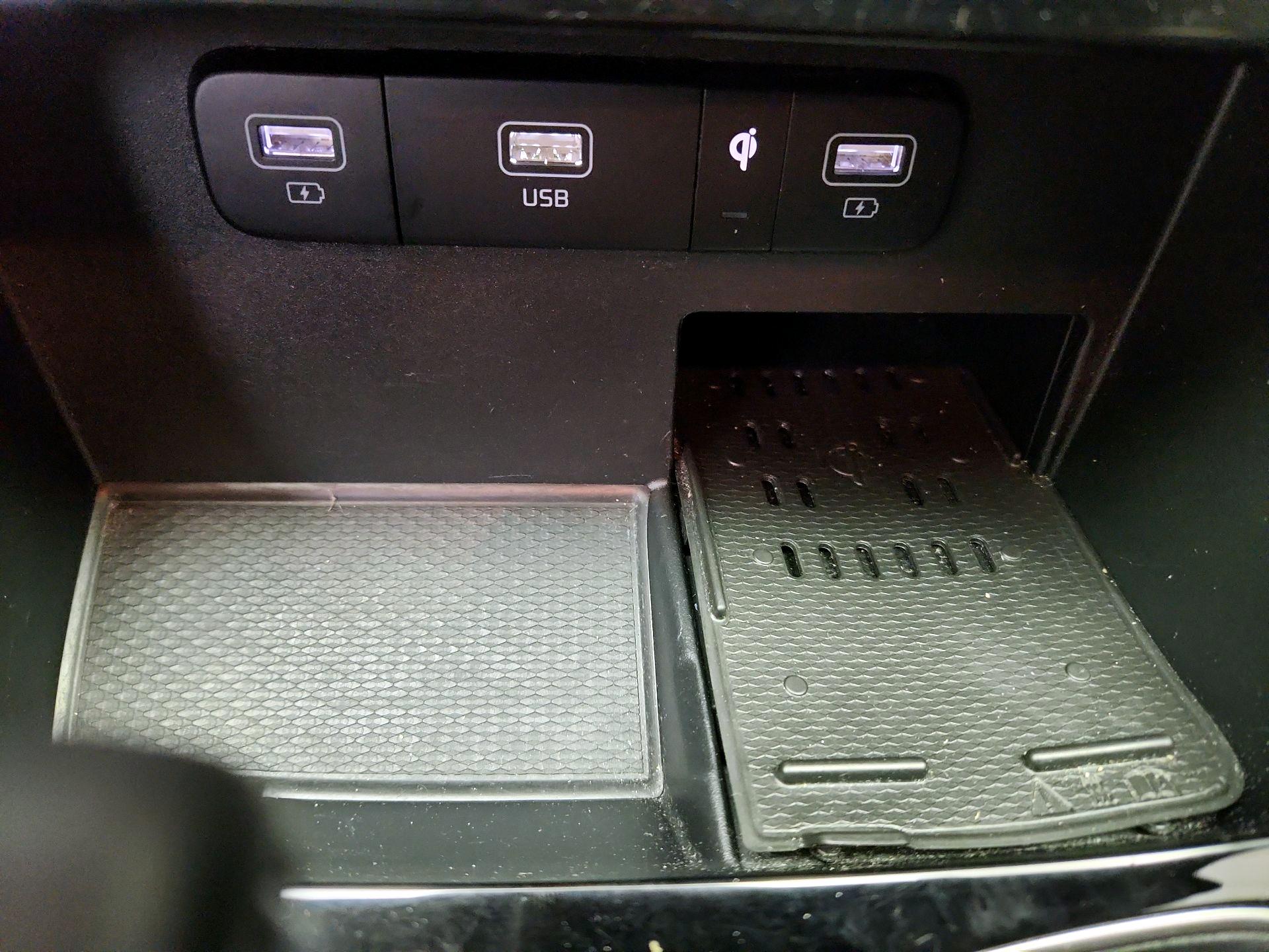 Thumbnail: 2022 Kia Carnival - 19