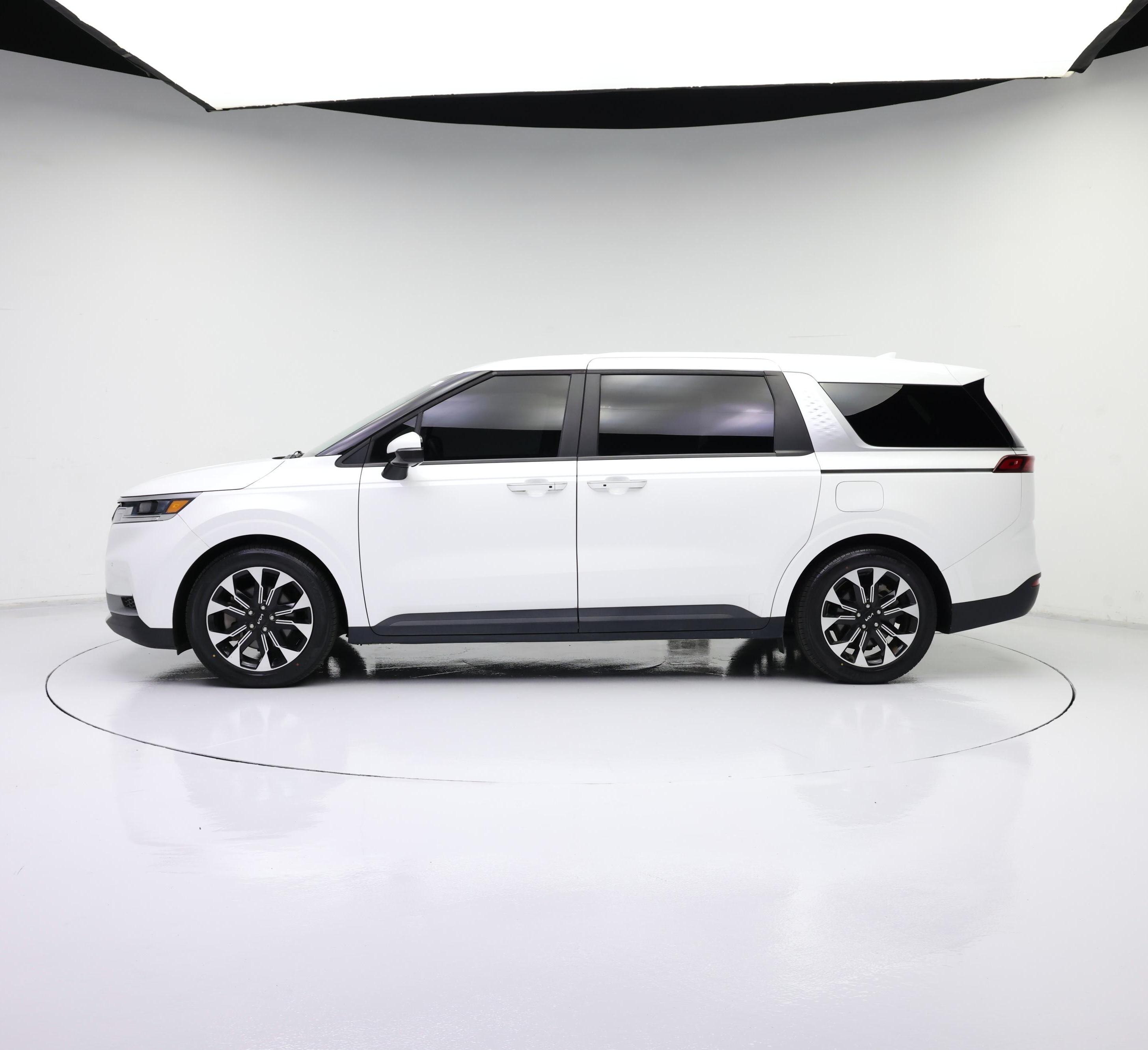 Thumbnail: 2022 Kia Carnival - 3