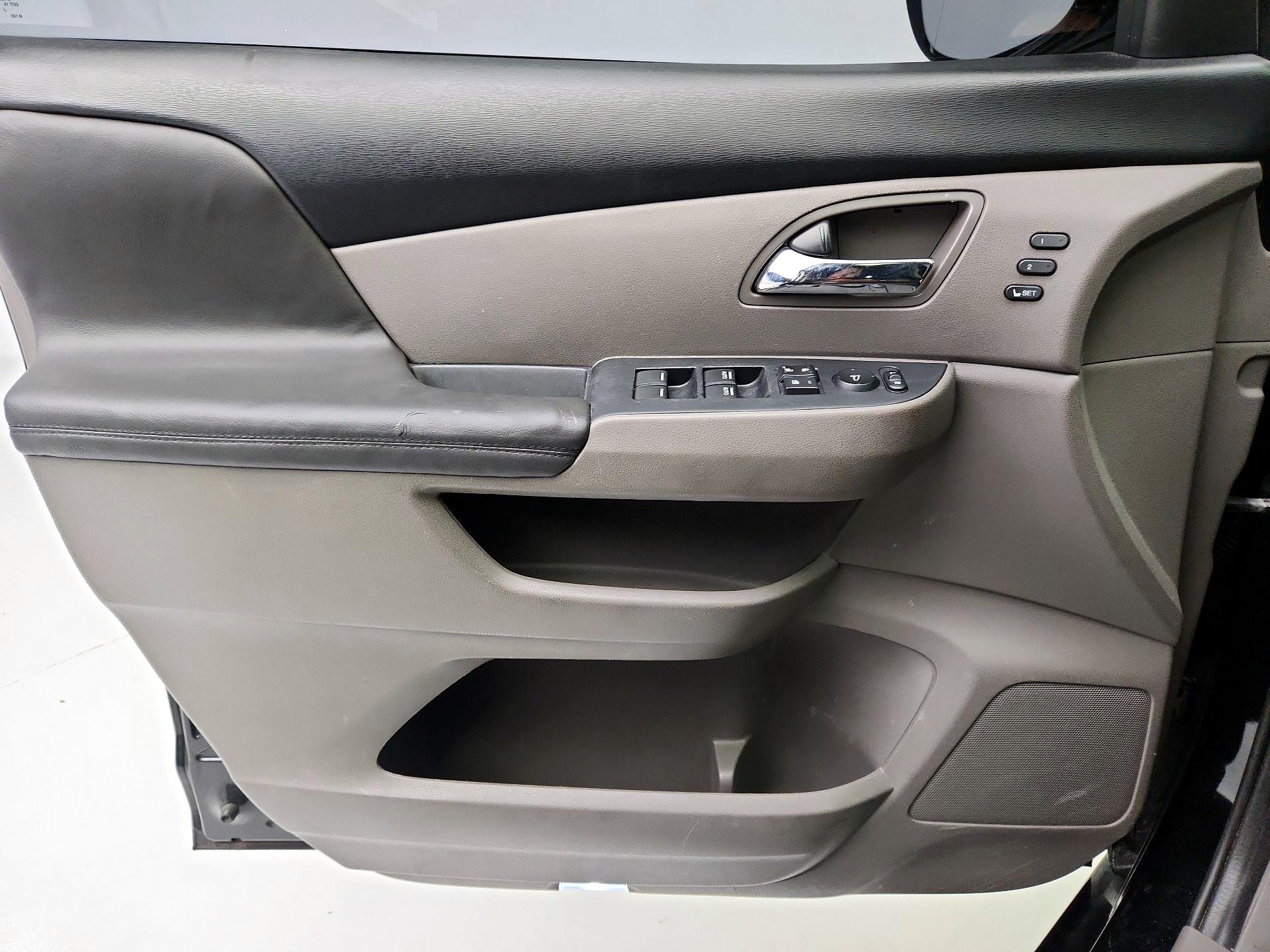 Thumbnail: 2015 Honda Odyssey - 12