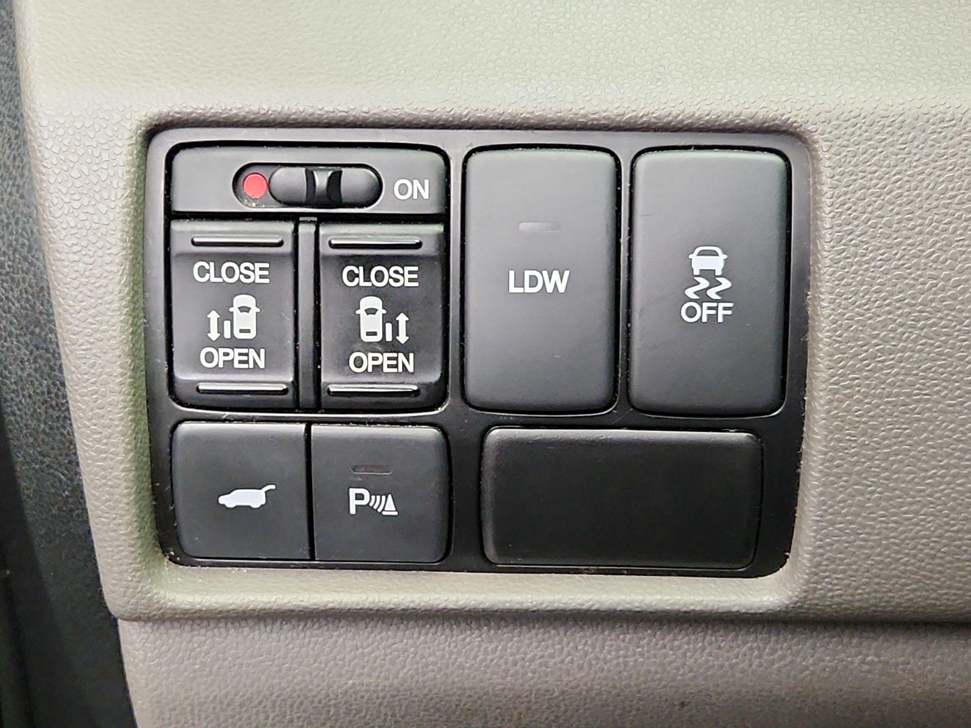 Thumbnail: 2015 Honda Odyssey - 13