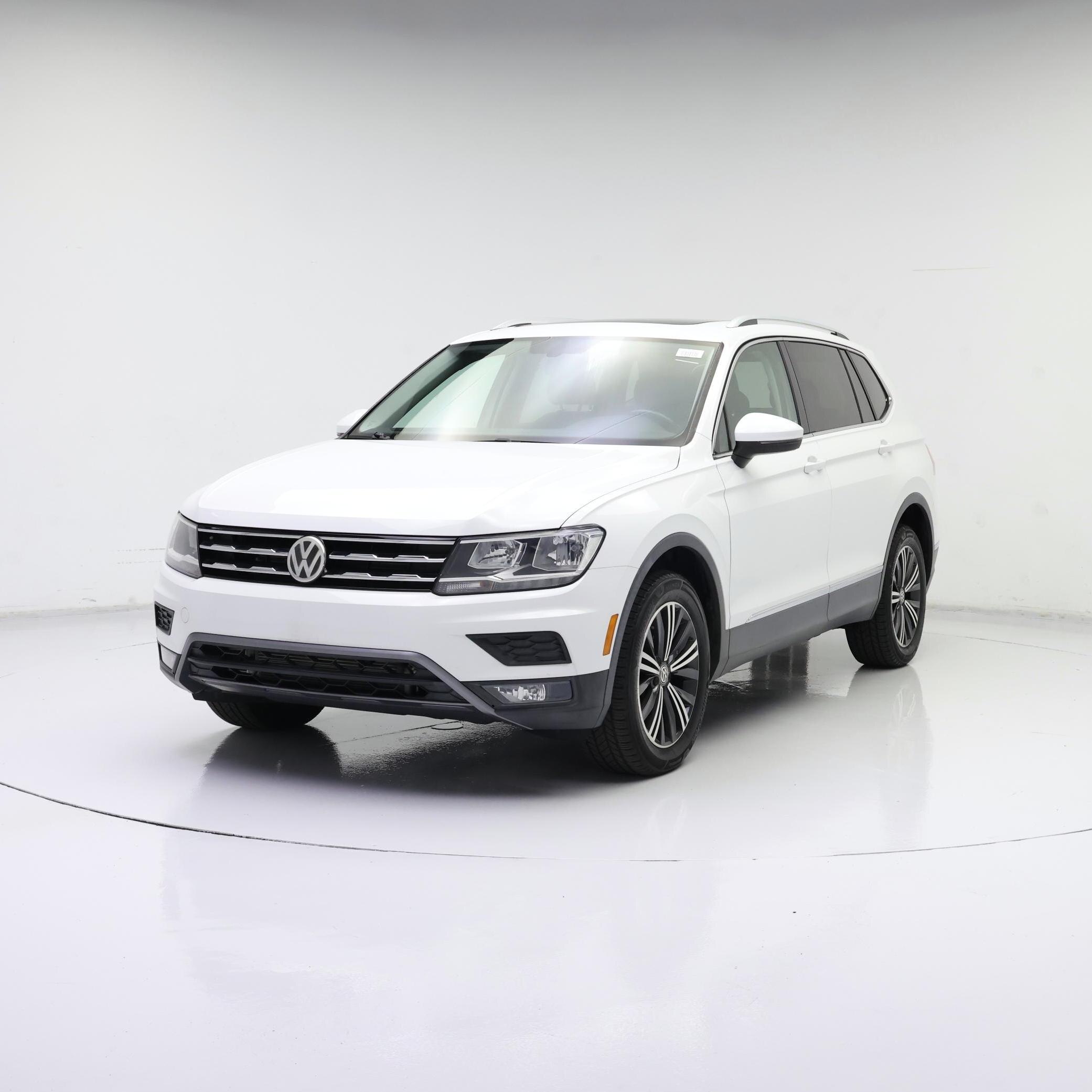 Thumbnail: 2018 Volkswagen Tiguan - 4