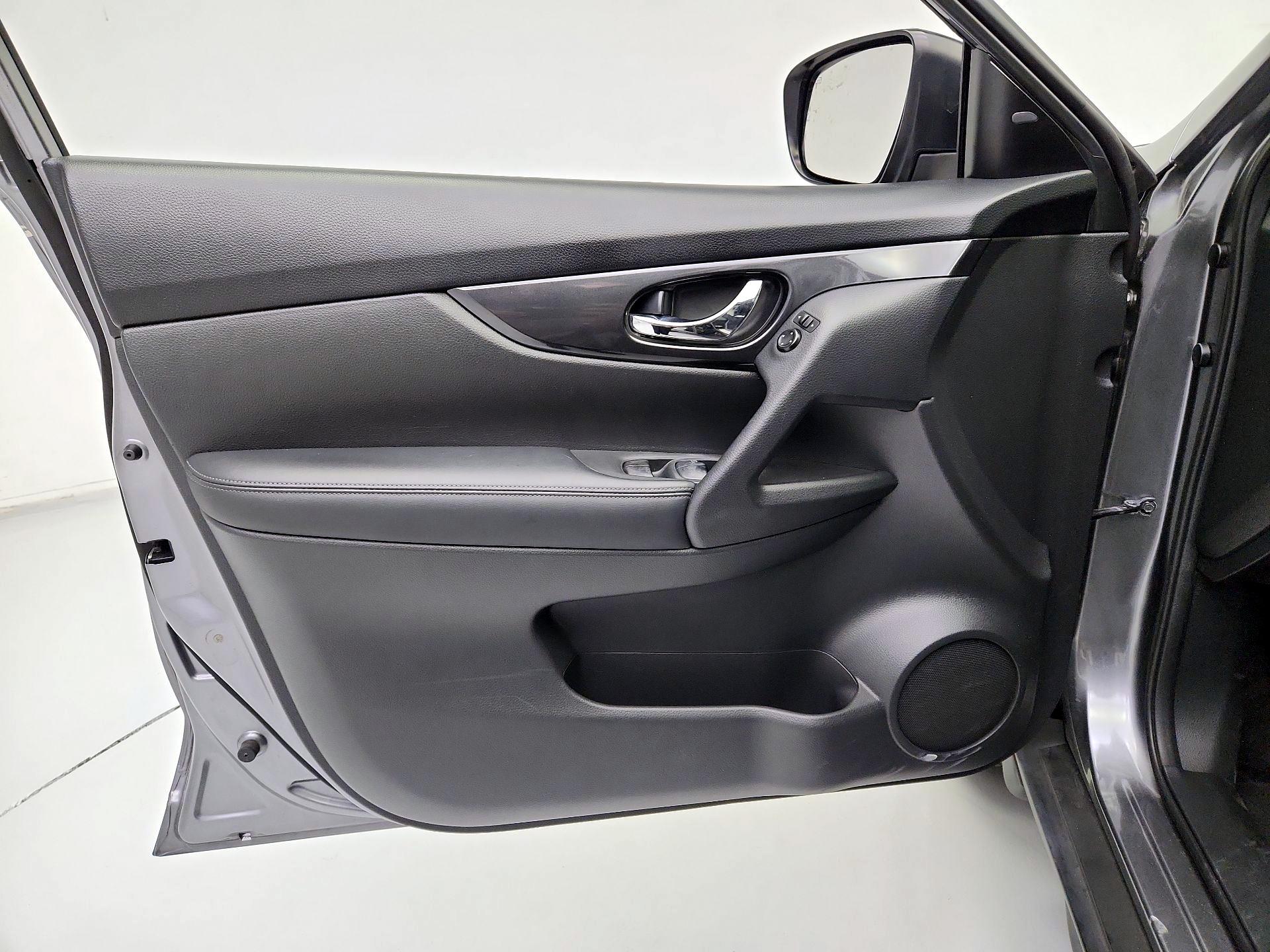 Thumbnail: 2017 Nissan Rogue - 12