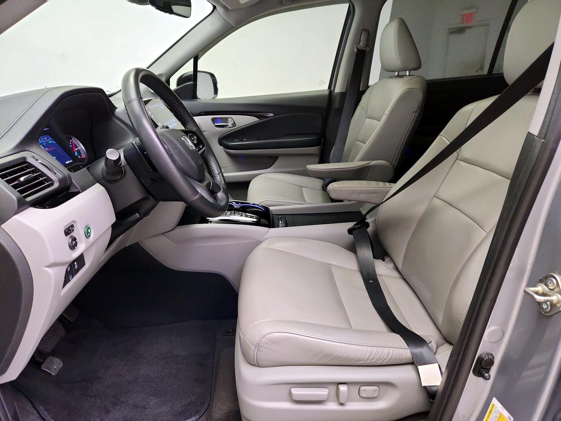 Thumbnail: 2019 Honda Pilot - 11