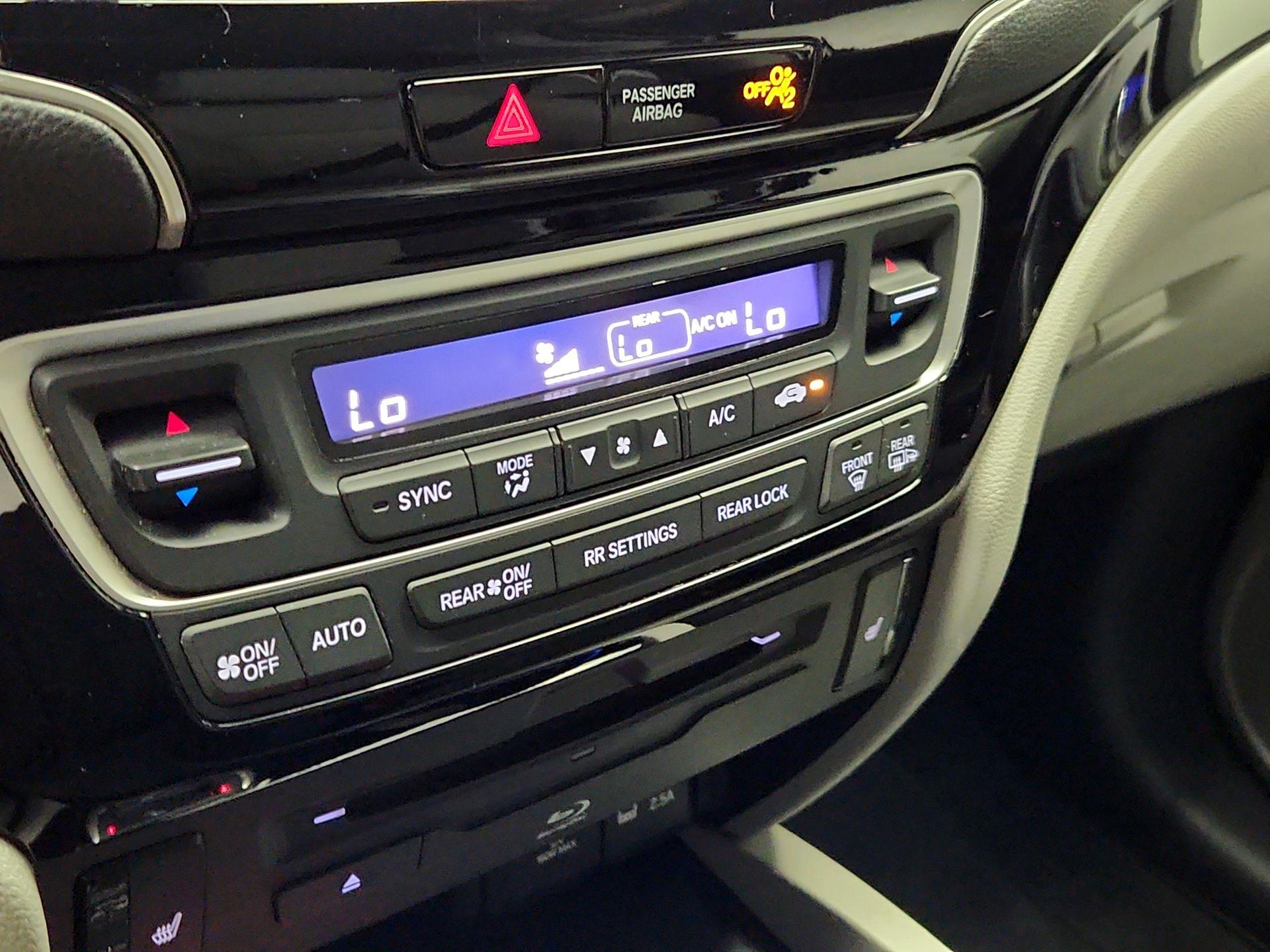 Thumbnail: 2019 Honda Pilot - 16