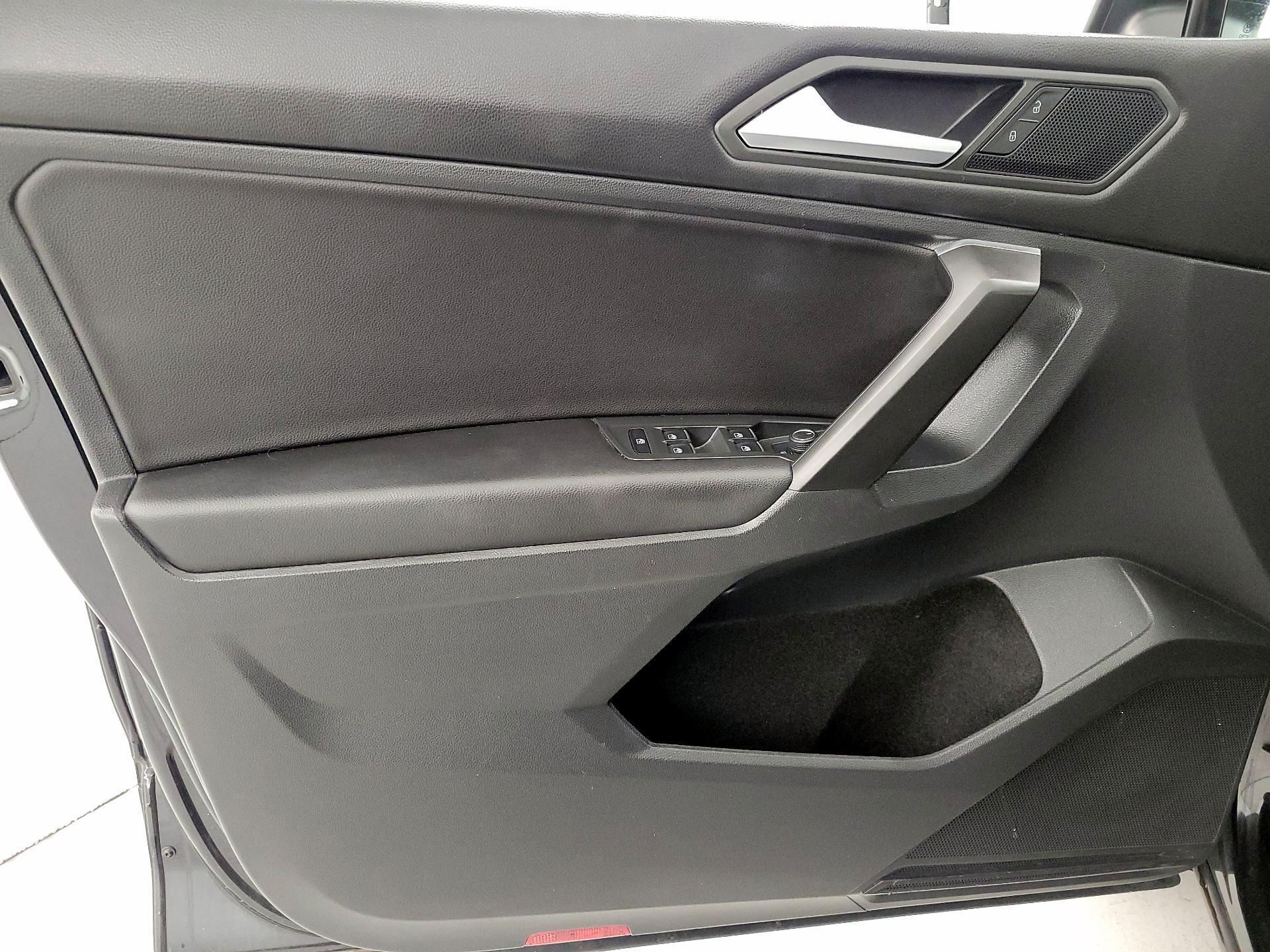 Thumbnail: 2021 Volkswagen Tiguan - 12