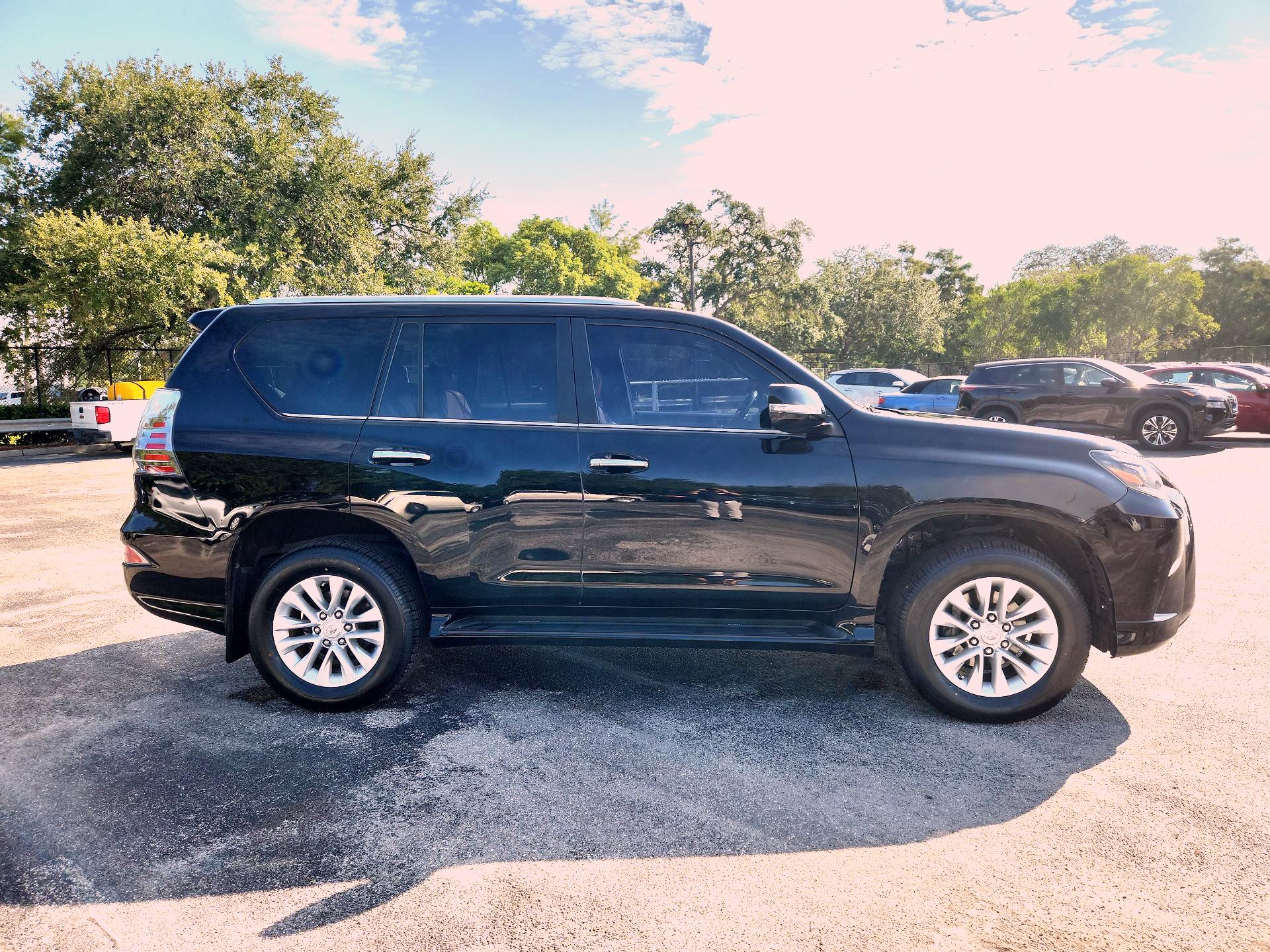 Thumbnail: 2021 Lexus GX - 4