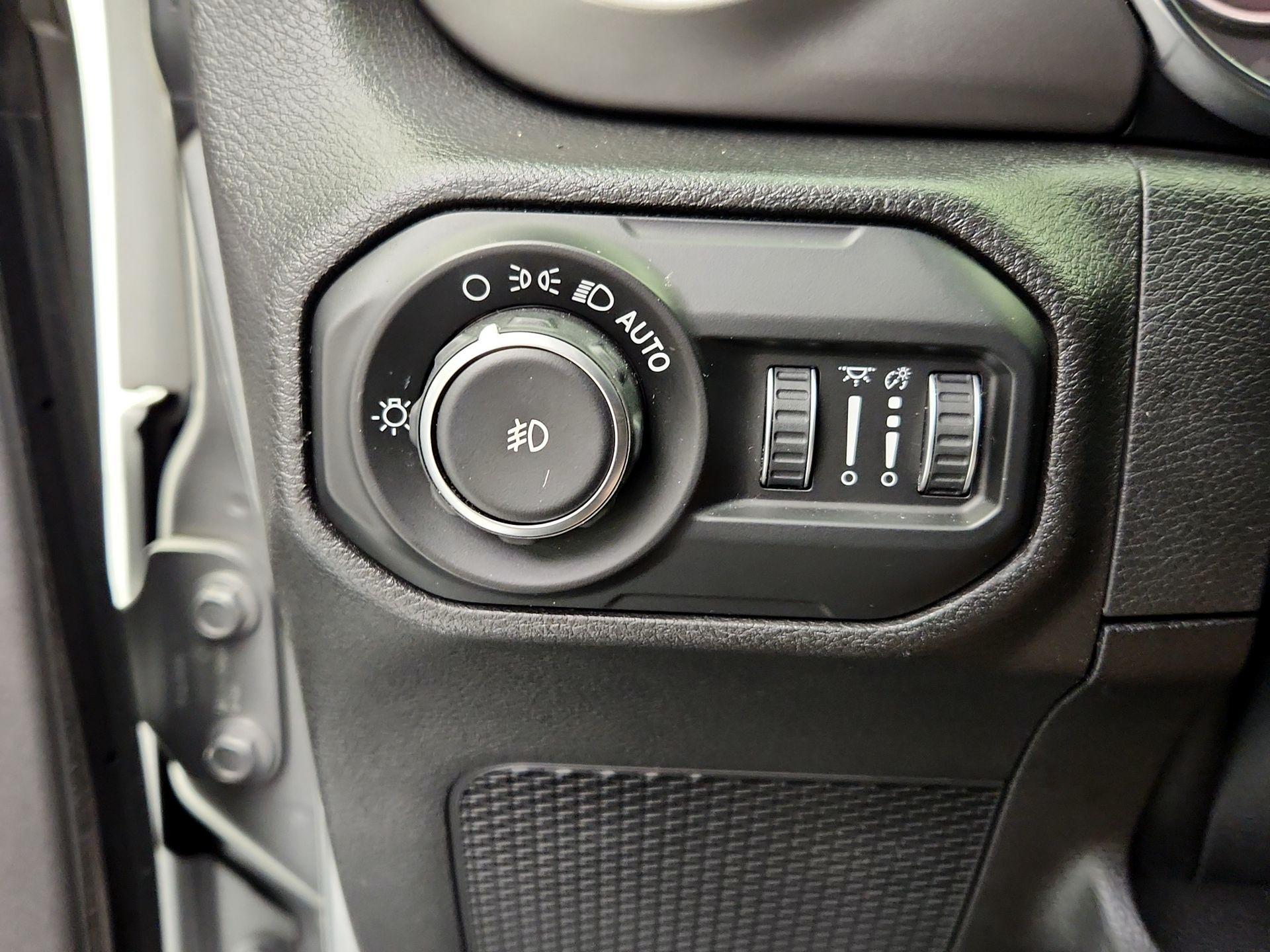 Thumbnail: 2019 Jeep Wrangler - 13