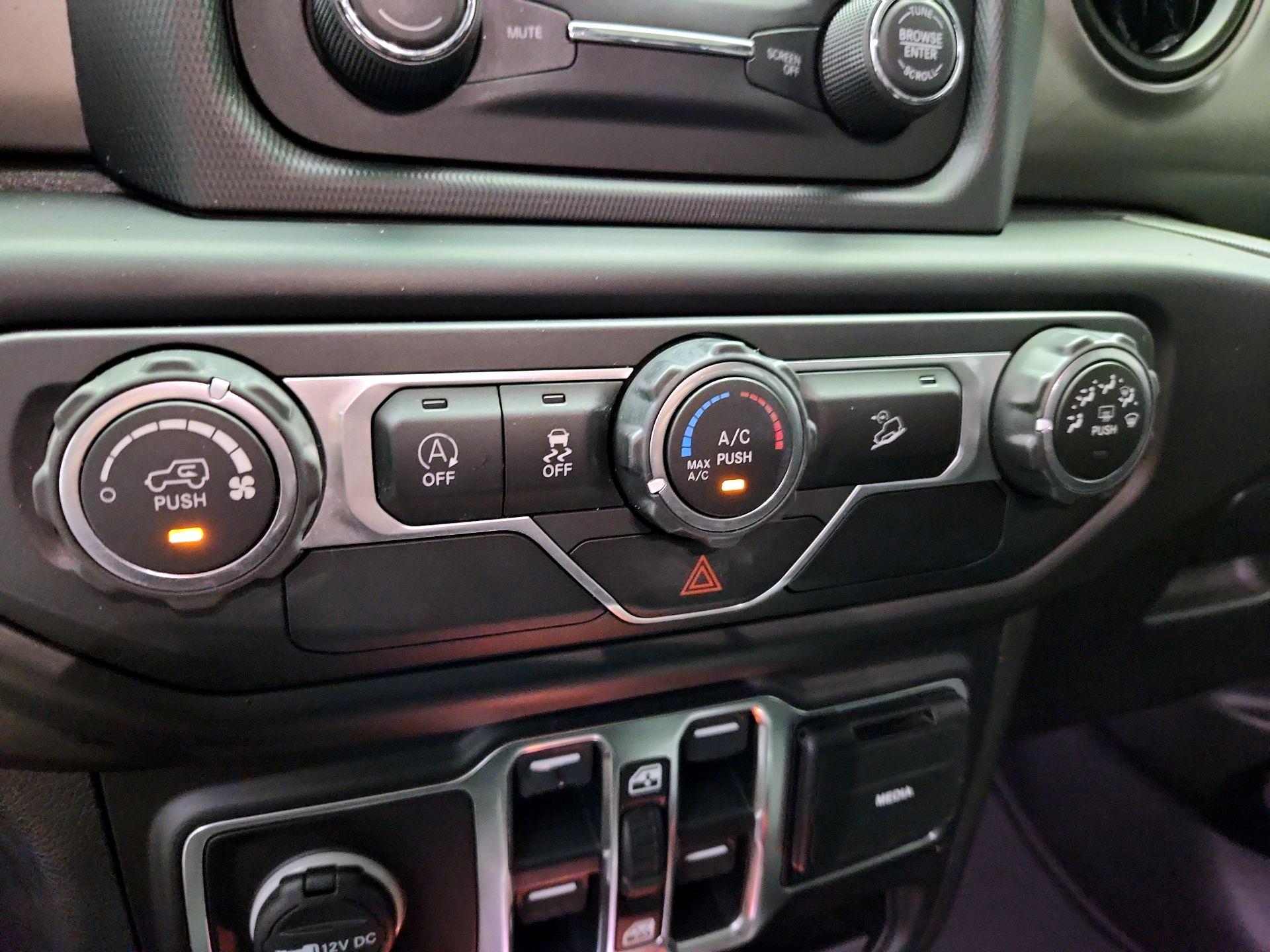 Thumbnail: 2019 Jeep Wrangler - 17