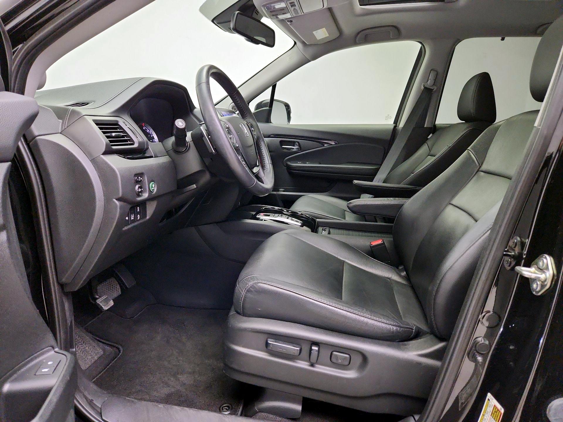 Thumbnail: 2017 Honda Pilot - 11