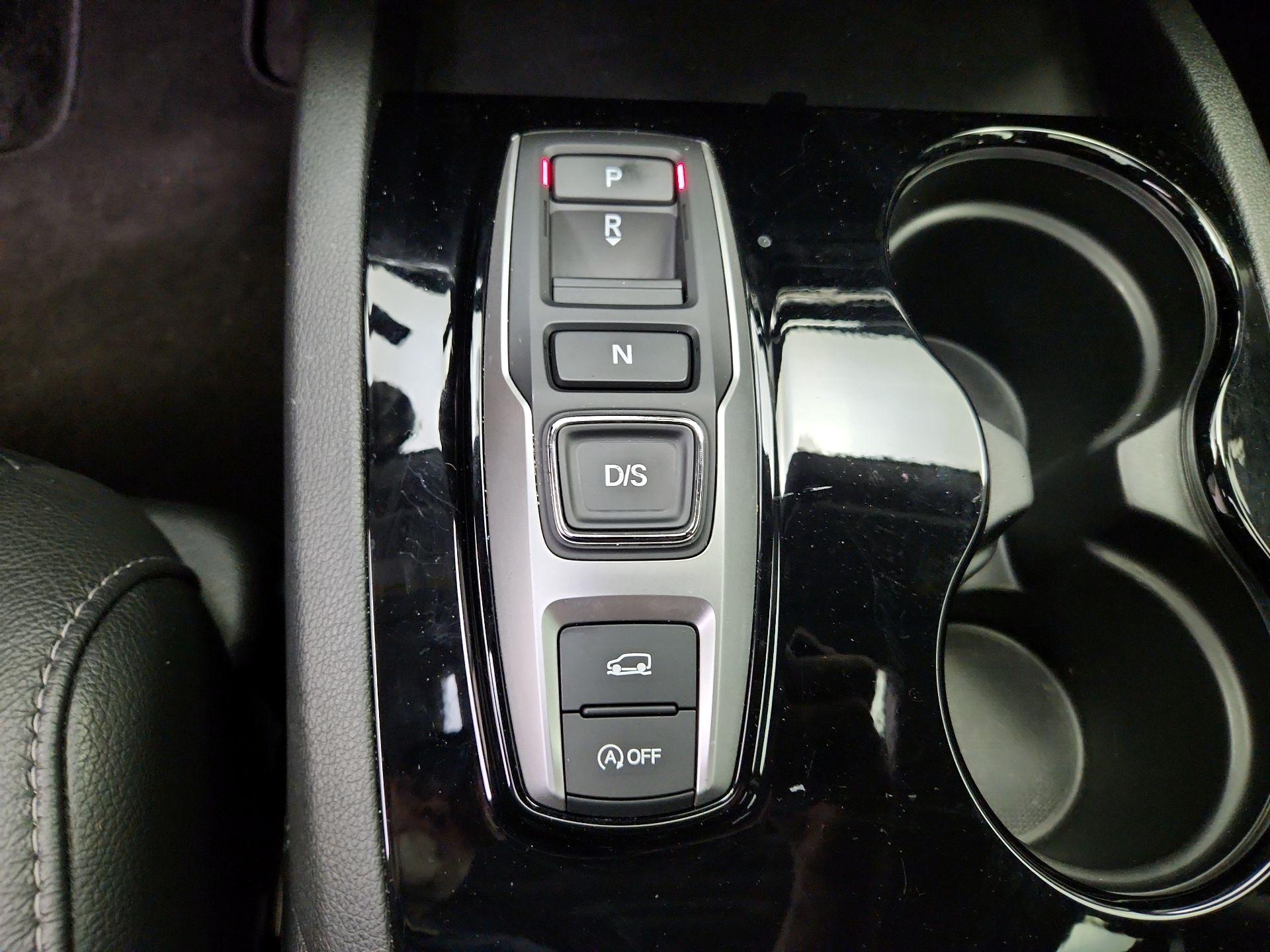 Thumbnail: 2017 Honda Pilot - 18