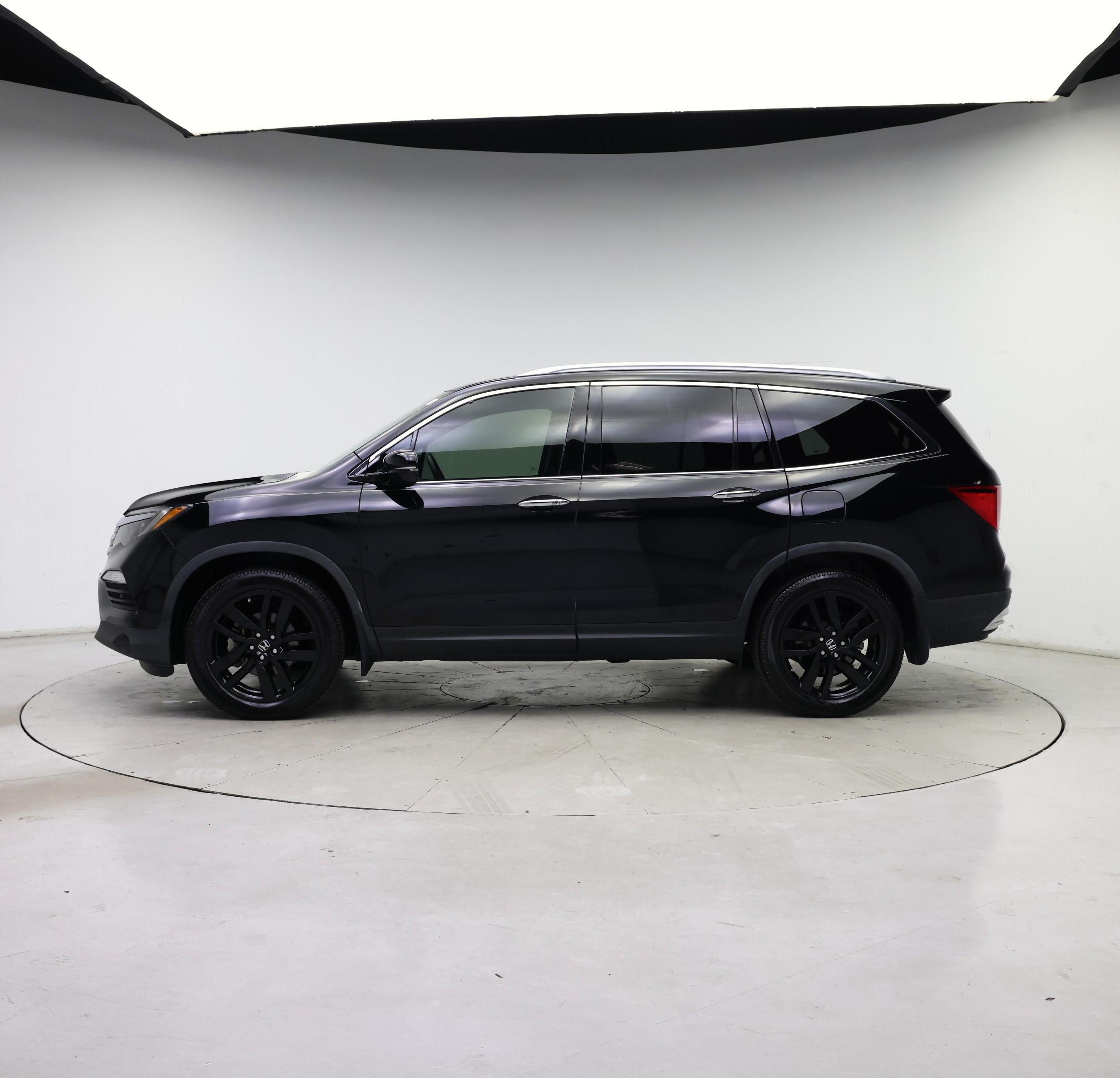 Thumbnail: 2017 Honda Pilot - 3