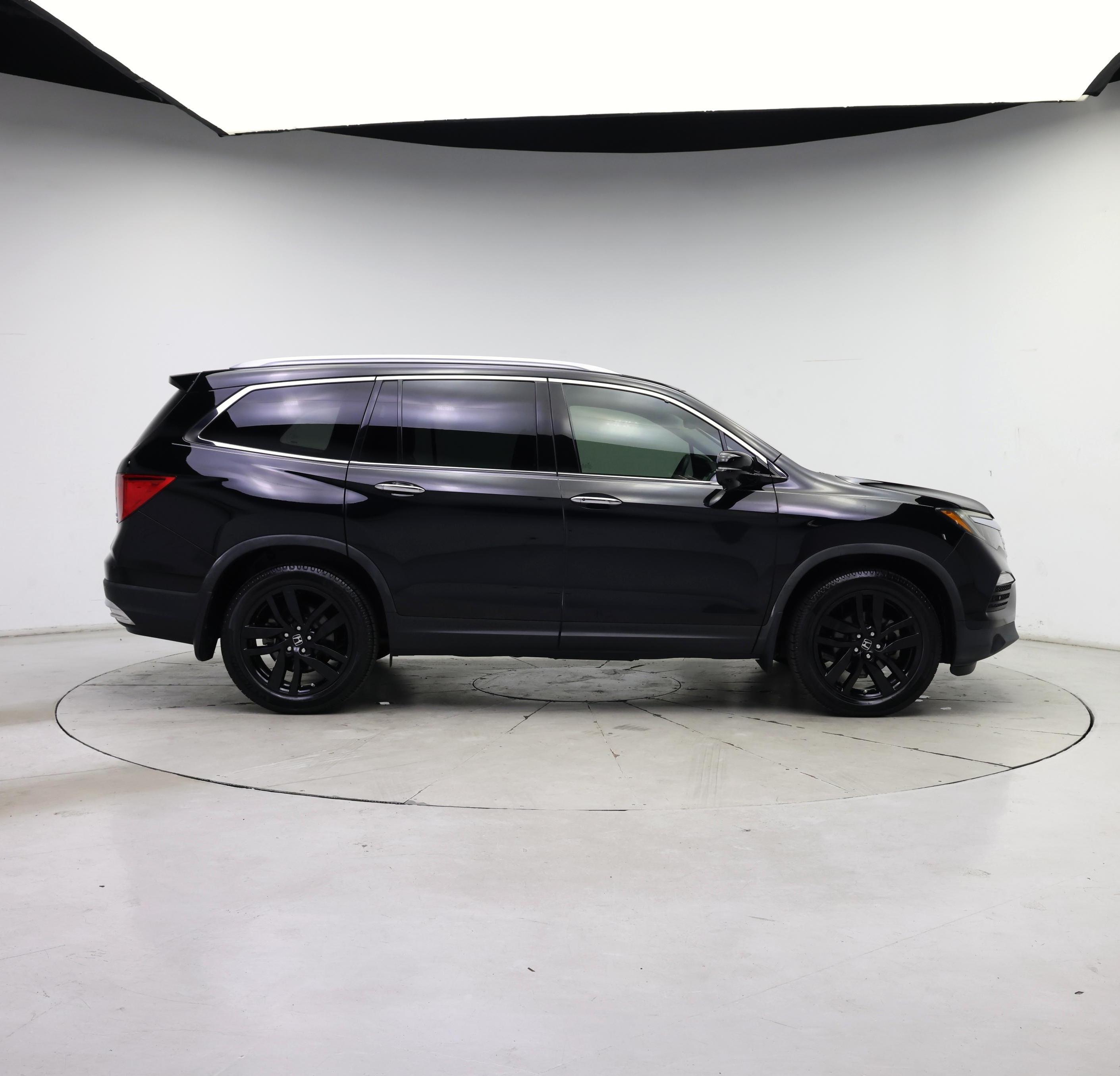 Thumbnail: 2017 Honda Pilot - 7