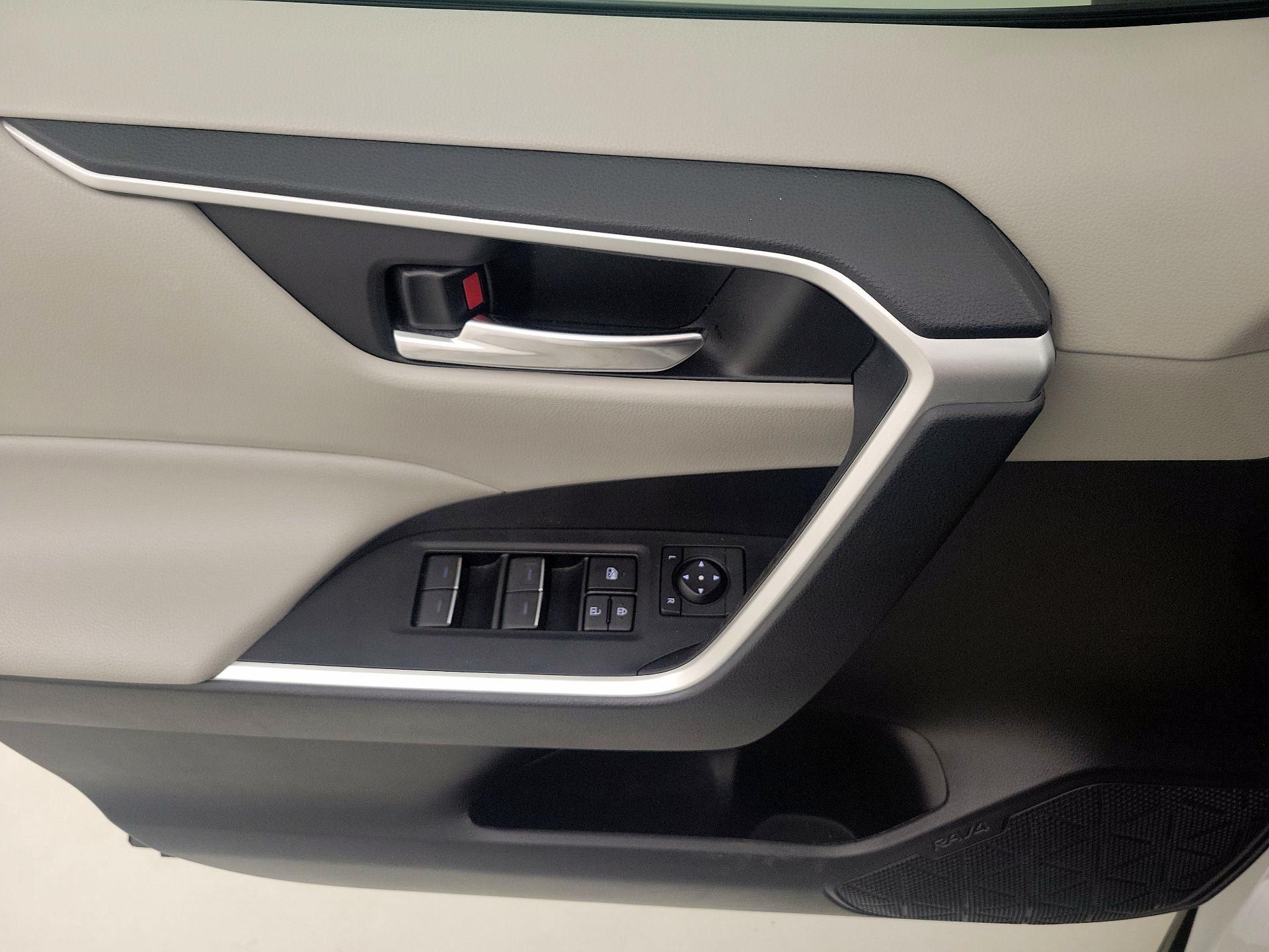 Thumbnail: 2022 Toyota RAV4 - 12