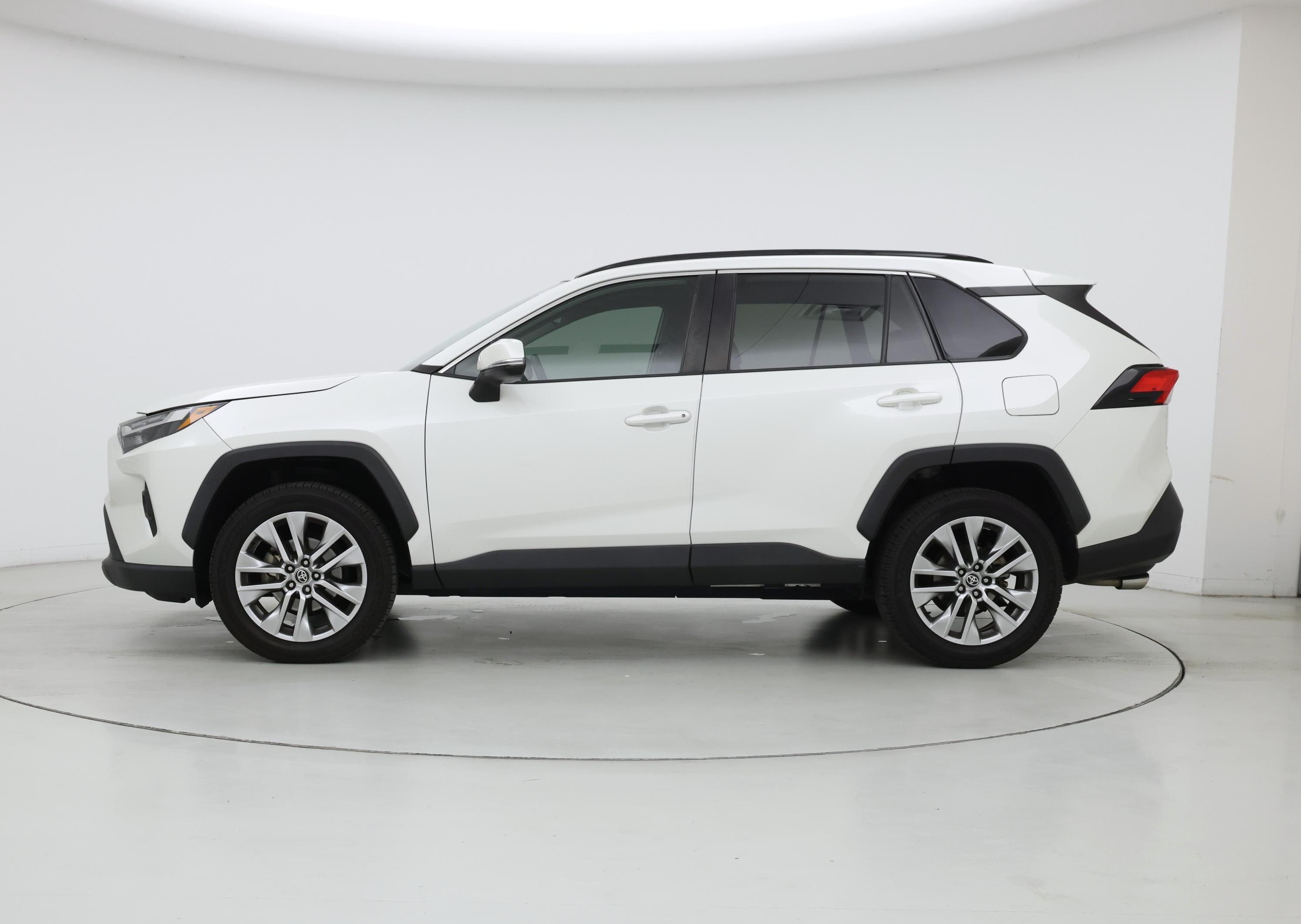 Thumbnail: 2022 Toyota RAV4 - 3