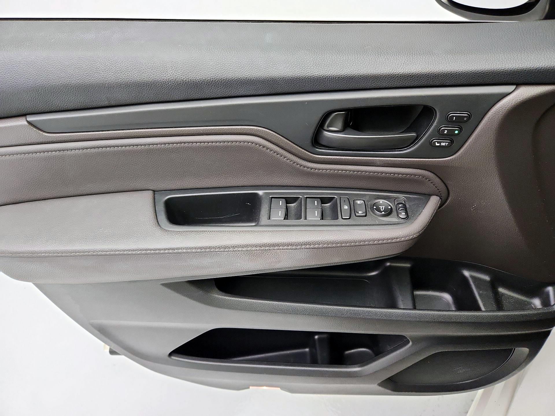Thumbnail: 2018 Honda Odyssey - 12