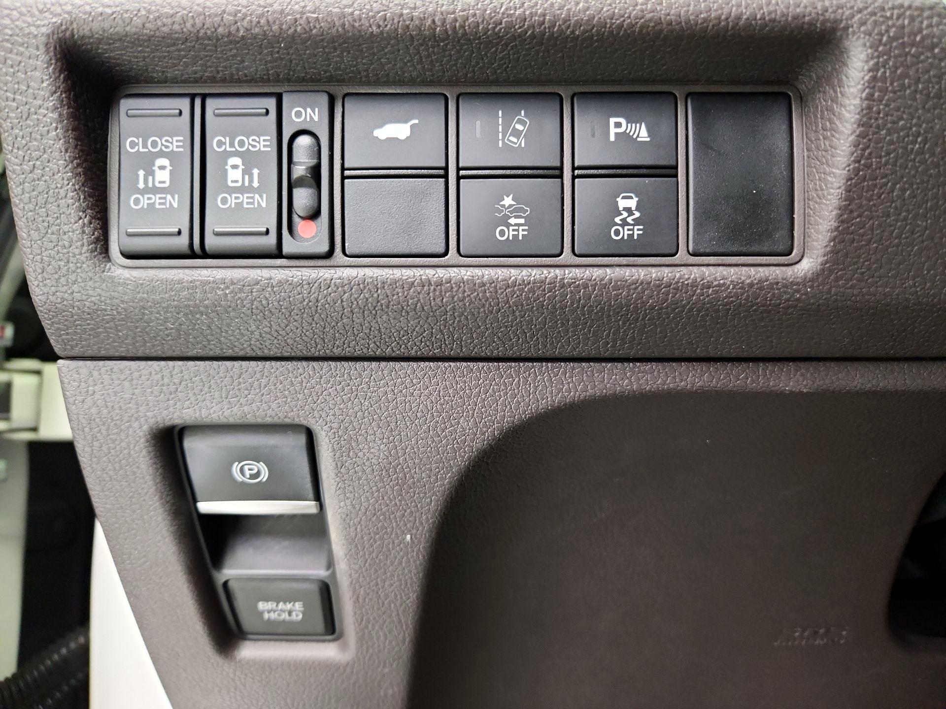 Thumbnail: 2018 Honda Odyssey - 13