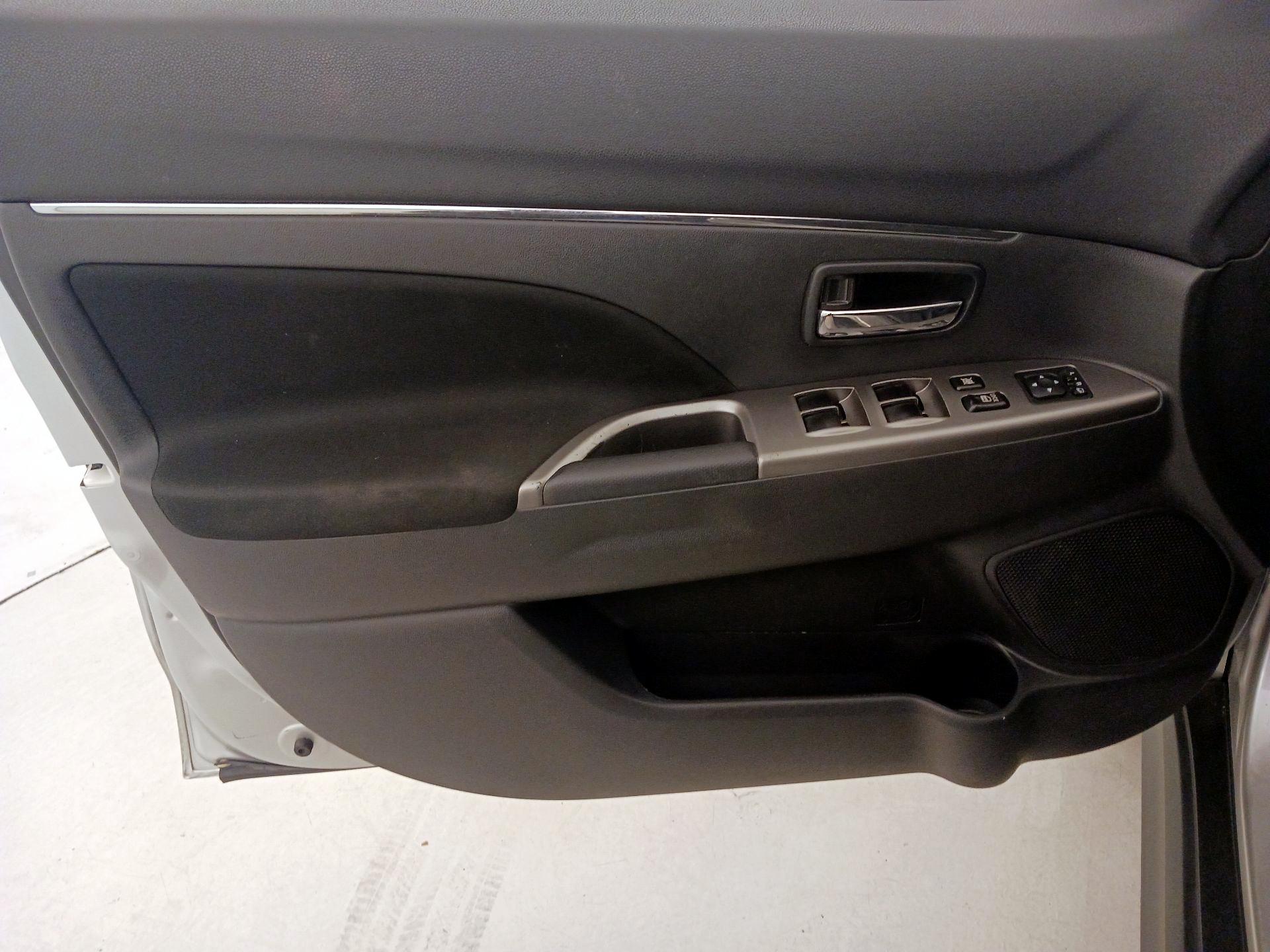 Thumbnail: 2020 Mitsubishi Outlander Sport - 12