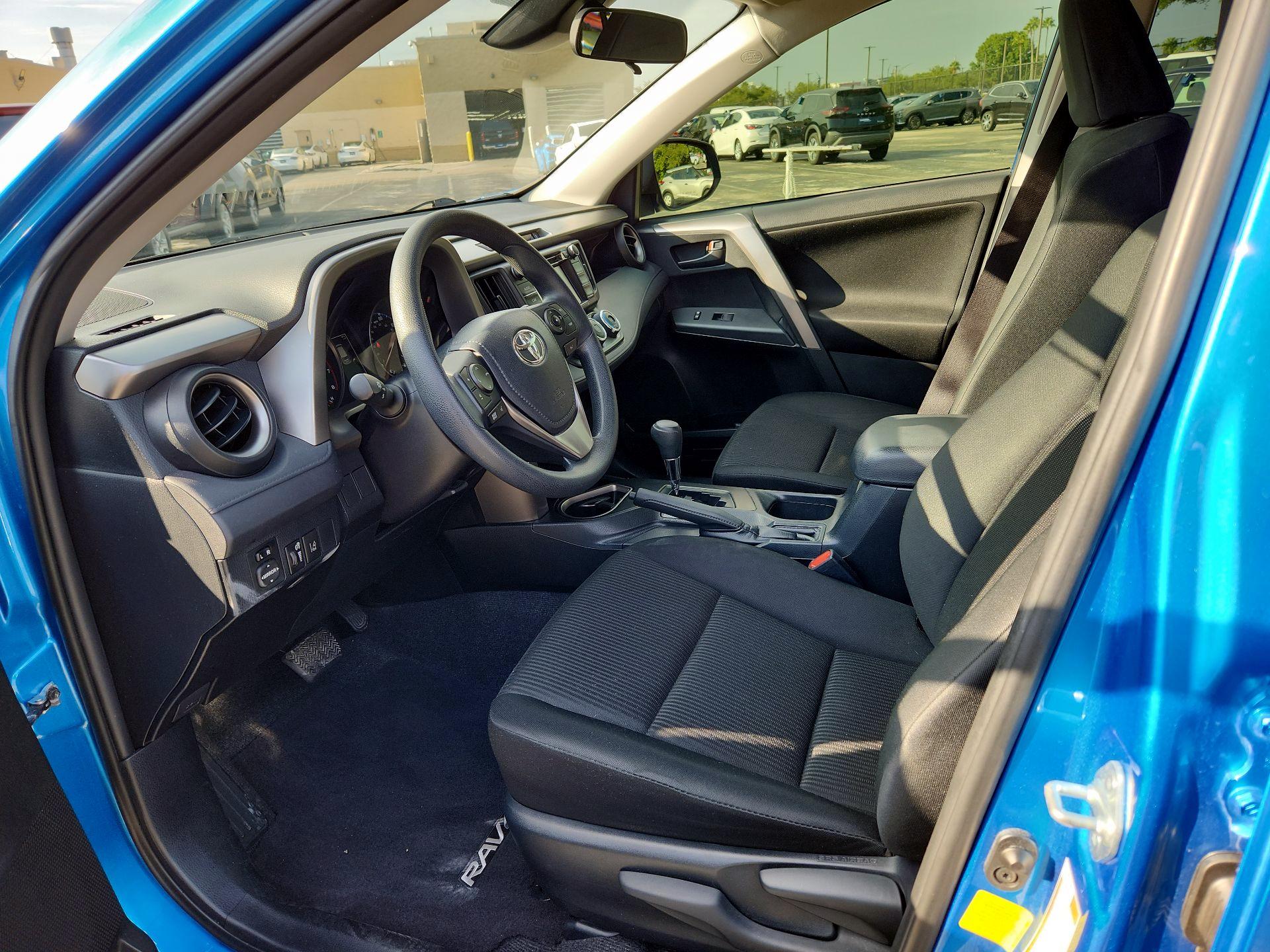 Thumbnail: 2017 Toyota RAV4 - 9