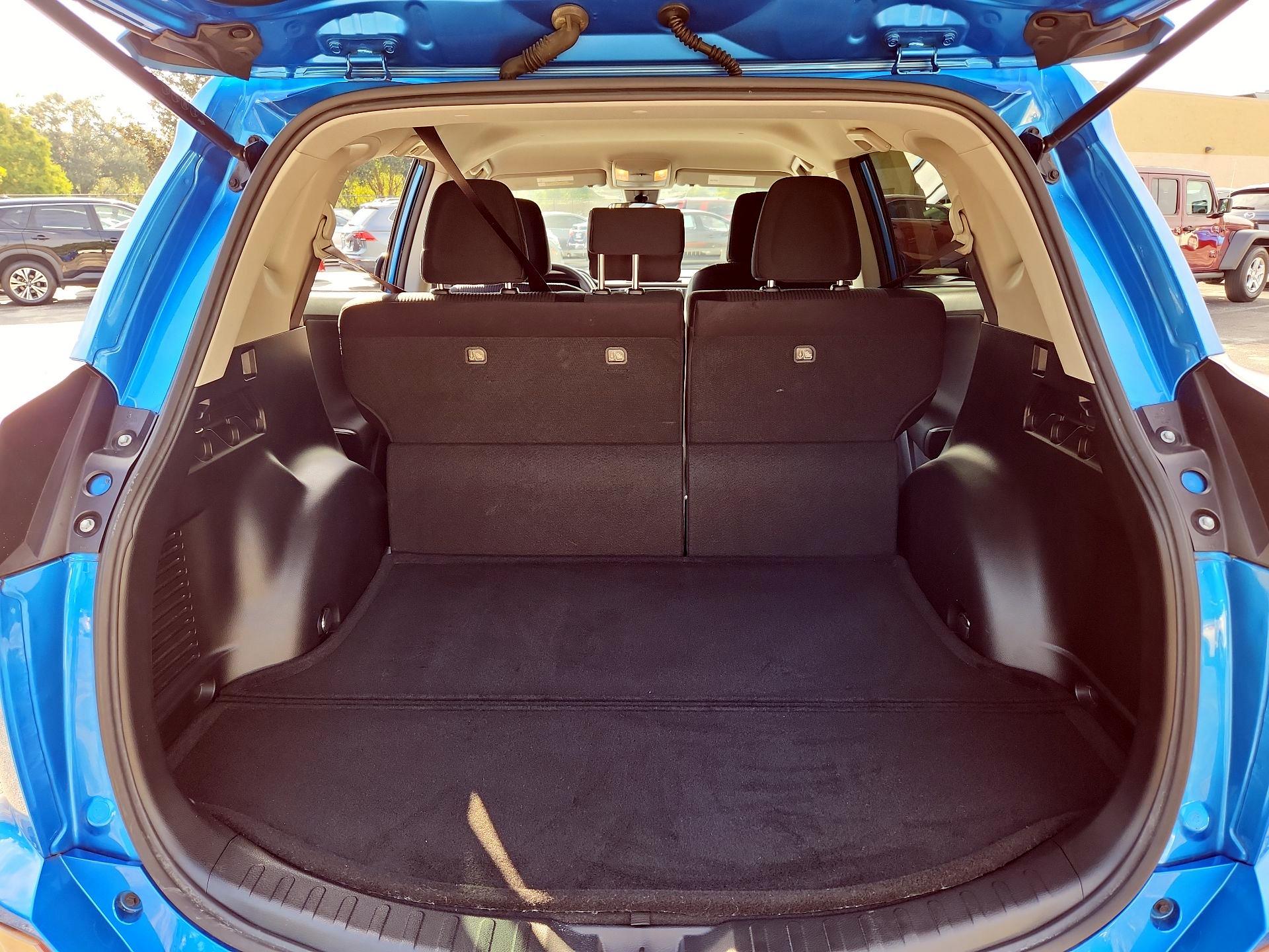Thumbnail: 2017 Toyota RAV4 - 18