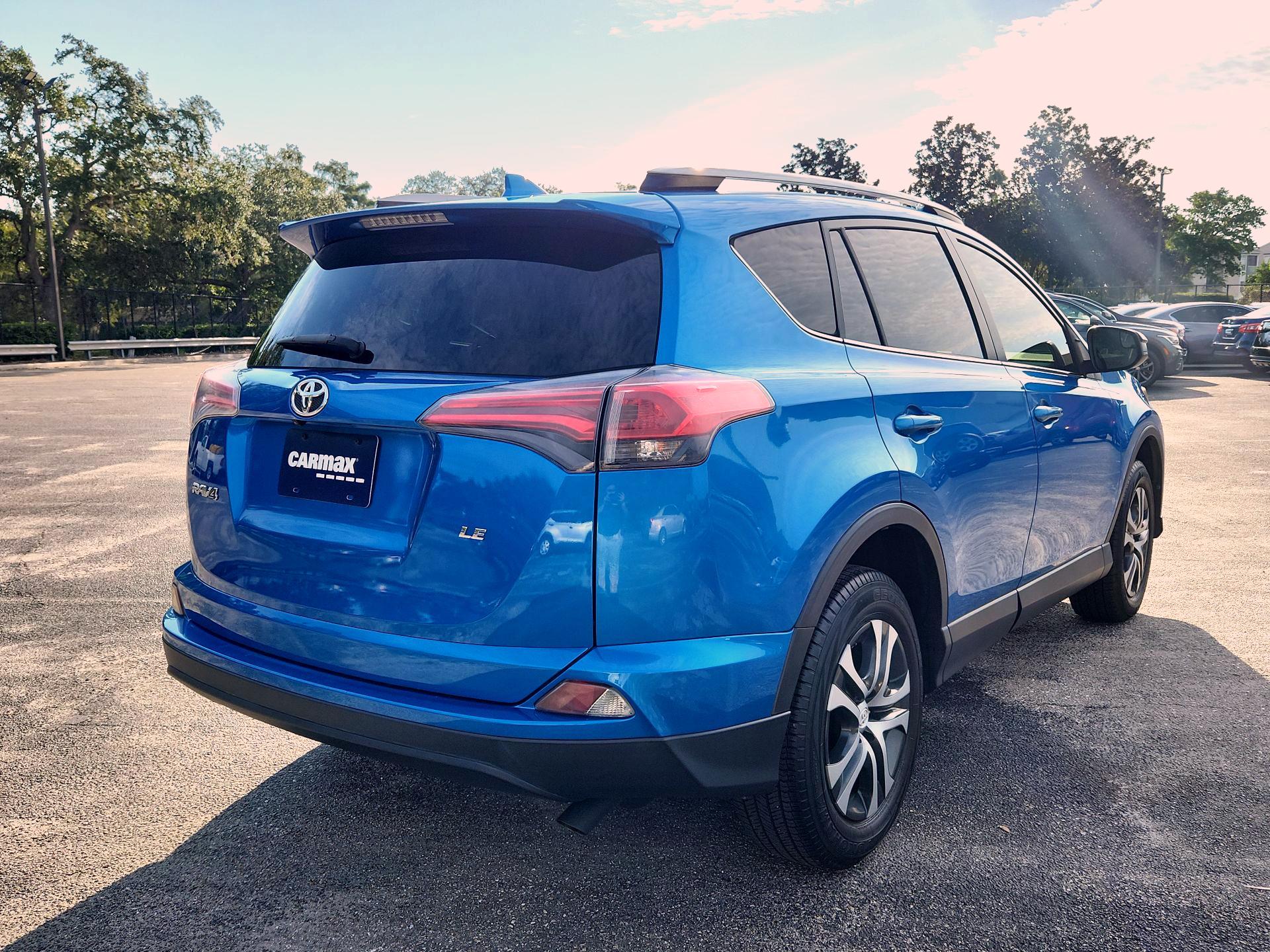 Thumbnail: 2017 Toyota RAV4 - 5