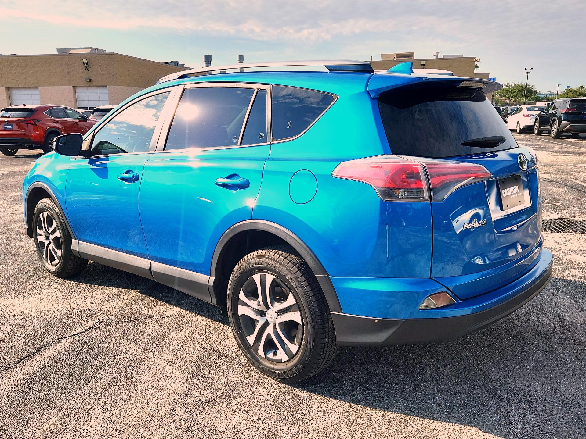 Thumbnail: 2017 Toyota RAV4 - 7