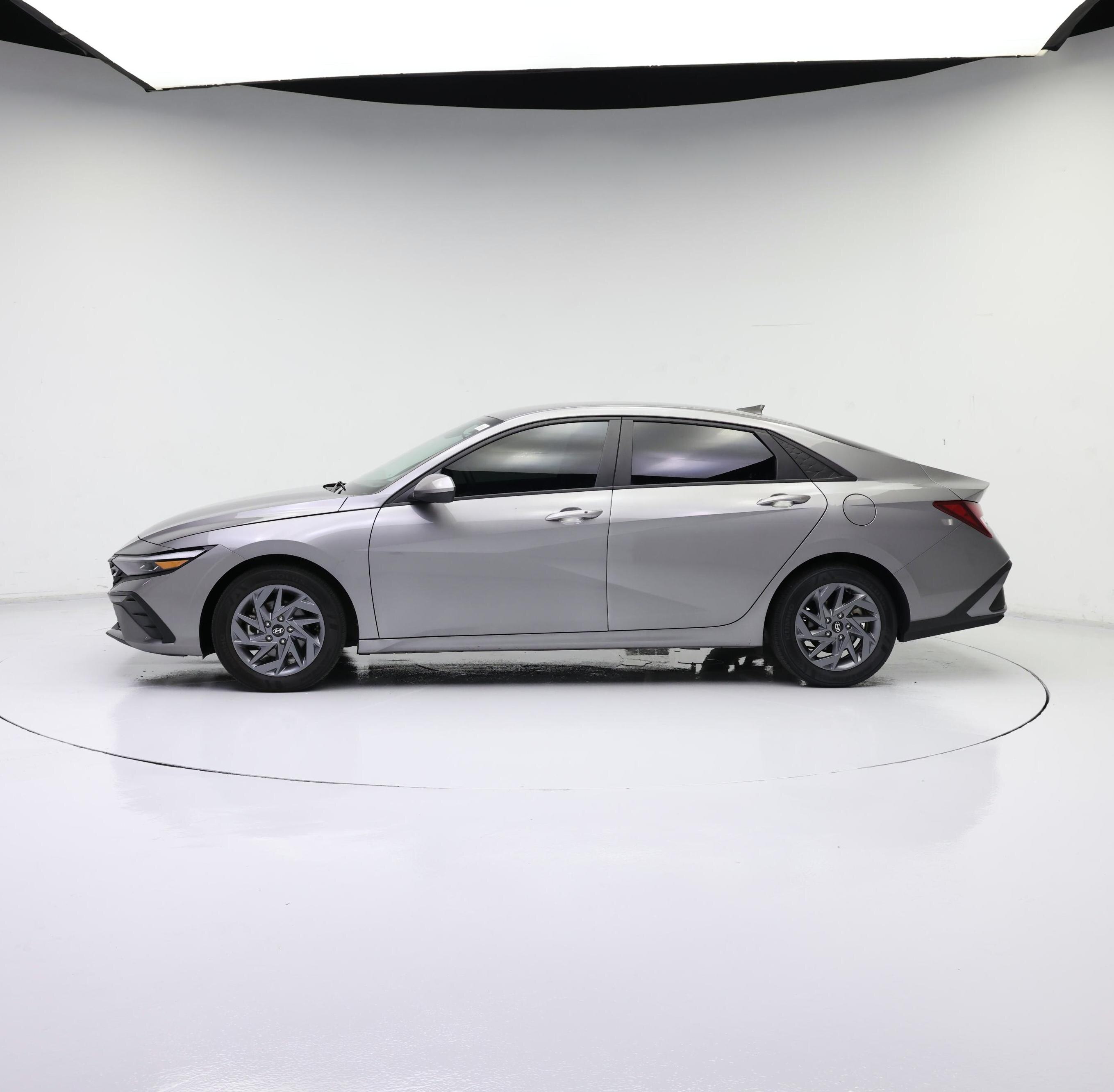 Thumbnail: 2024 Hyundai Elantra - 3