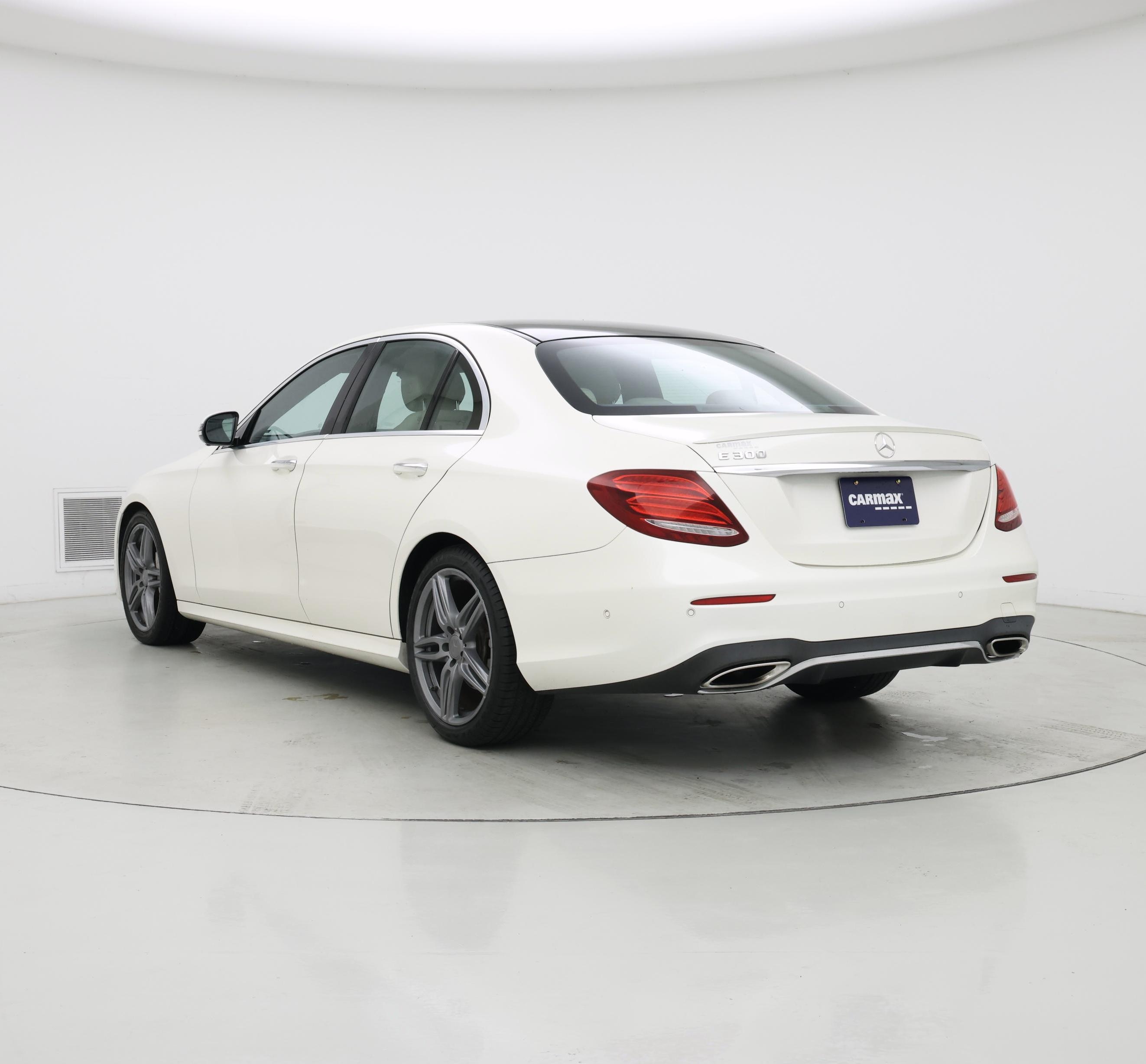 Thumbnail: 2019 Mercedes-Benz E-Class - 2
