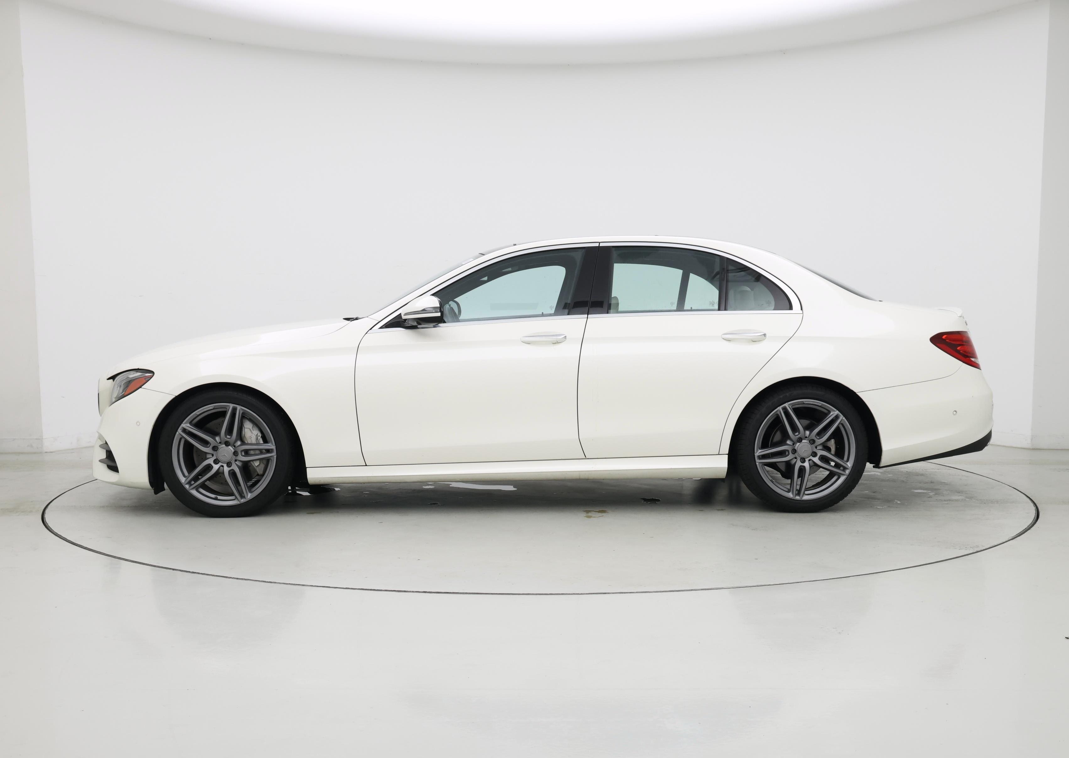 Thumbnail: 2019 Mercedes-Benz E-Class - 3