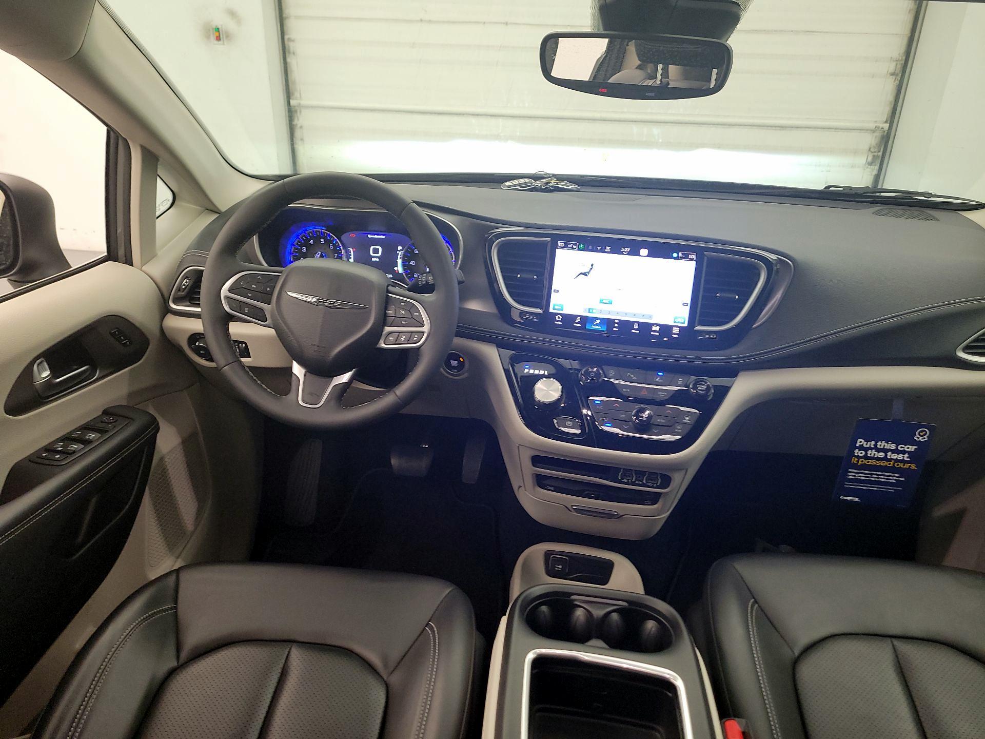 Thumbnail: 2023 Chrysler Pacifica - 9