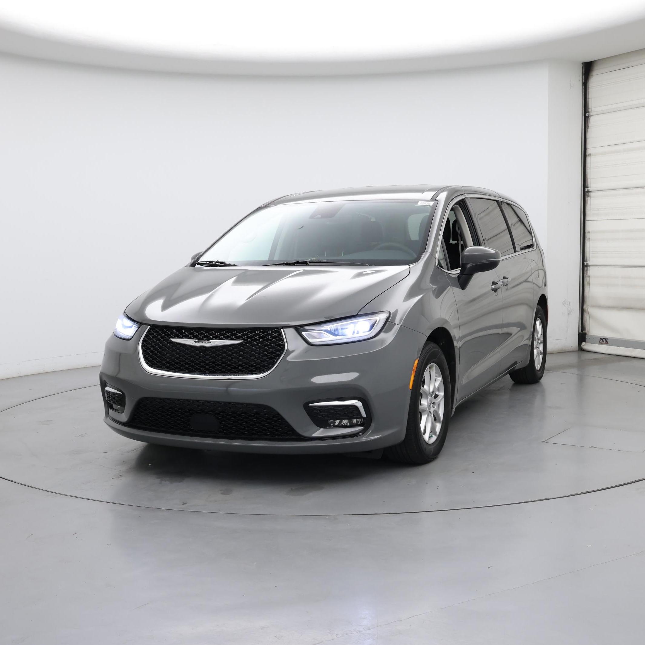 Thumbnail: 2023 Chrysler Pacifica - 4