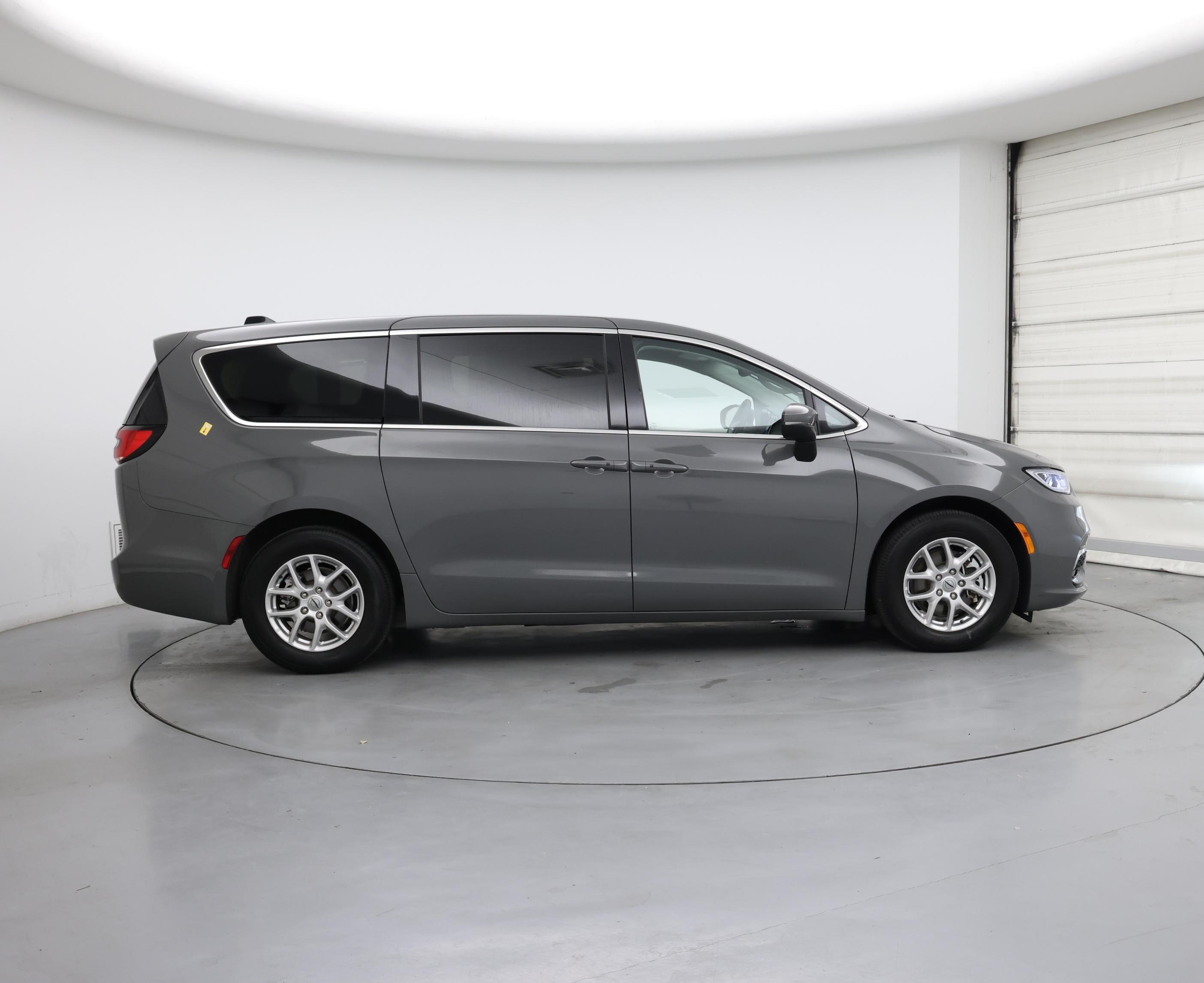 Thumbnail: 2023 Chrysler Pacifica - 7